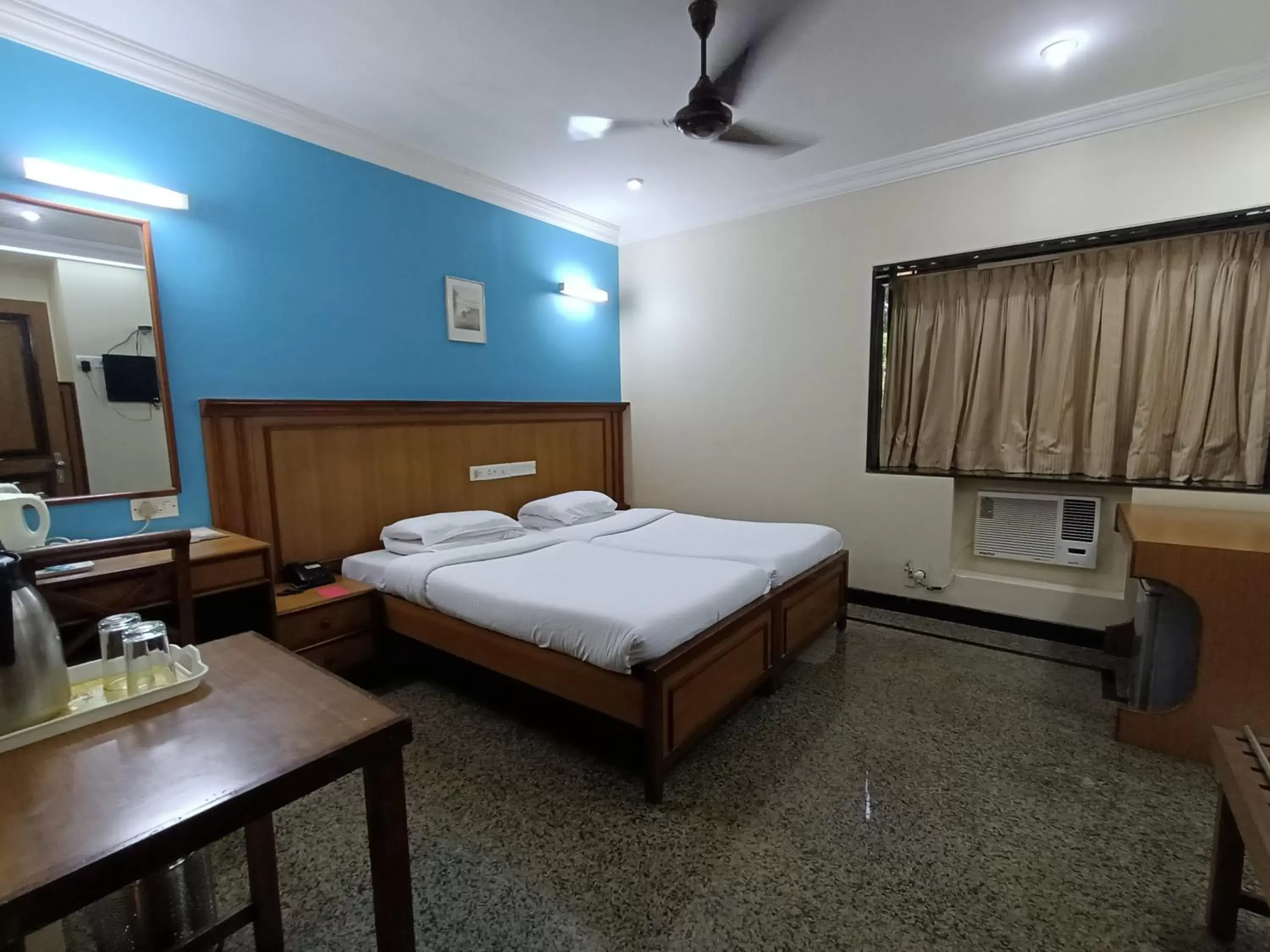 Bedroom, Bed in Hotel Park View, Mumbai