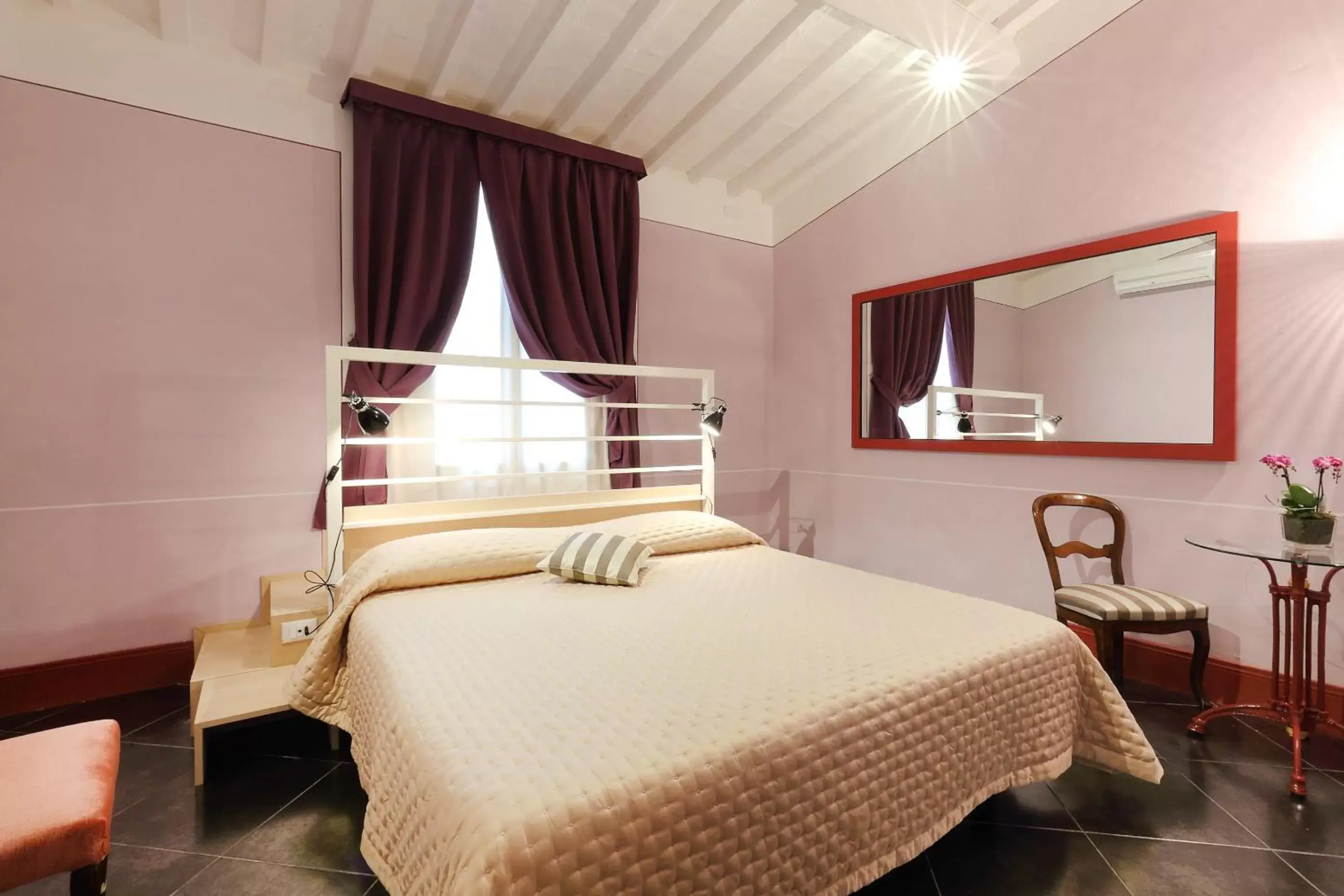 Bedroom, Bed in Uffizi Harmony