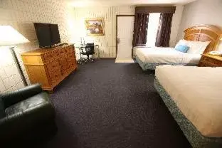 King Room - Non-Smoking in Baymont Inn and Suites by Wyndham Farmington, MO