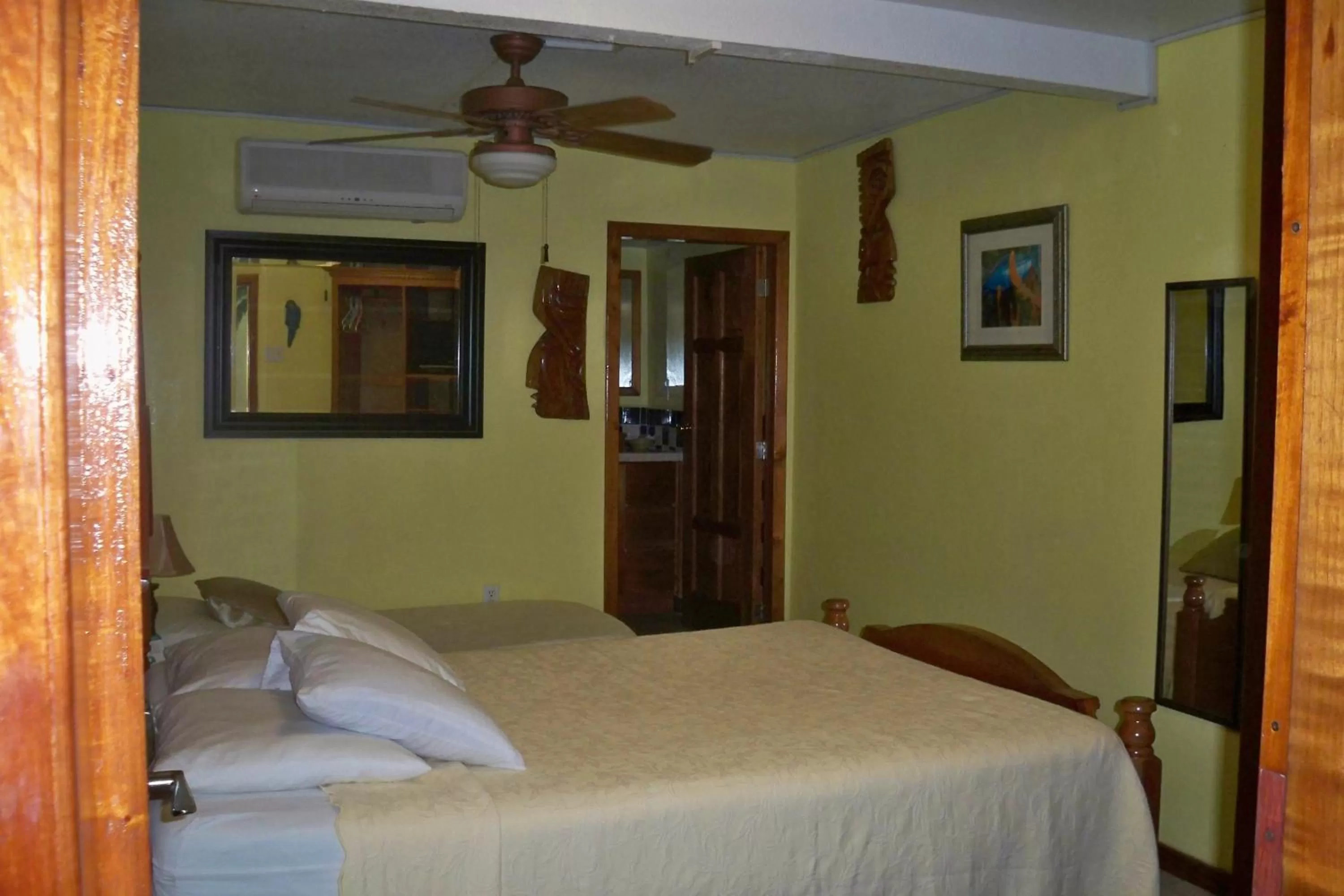 Bed in Alan's Paradise Hotel