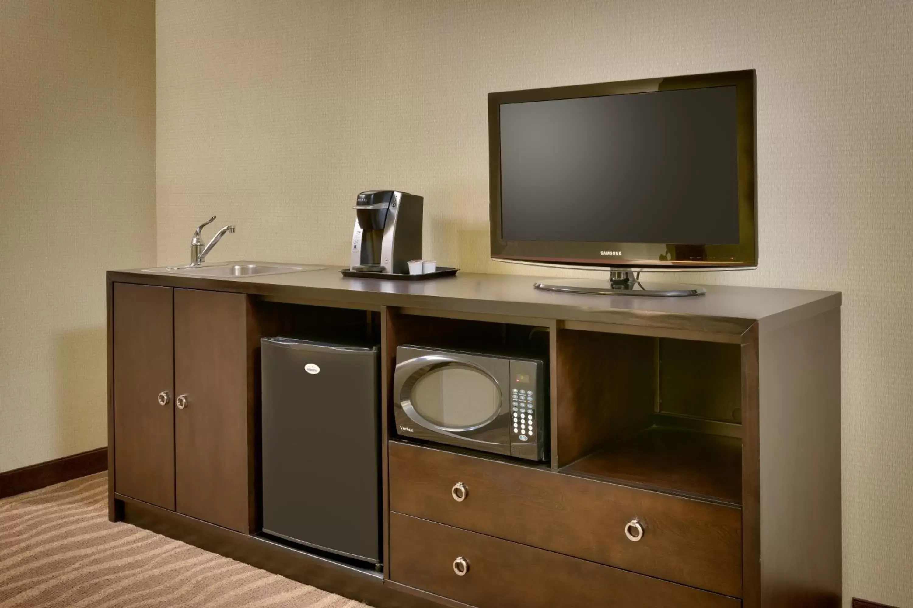 Bedroom, TV/Entertainment Center in Holiday Inn Express & Suites American Fork - North Provo, an IHG Hotel