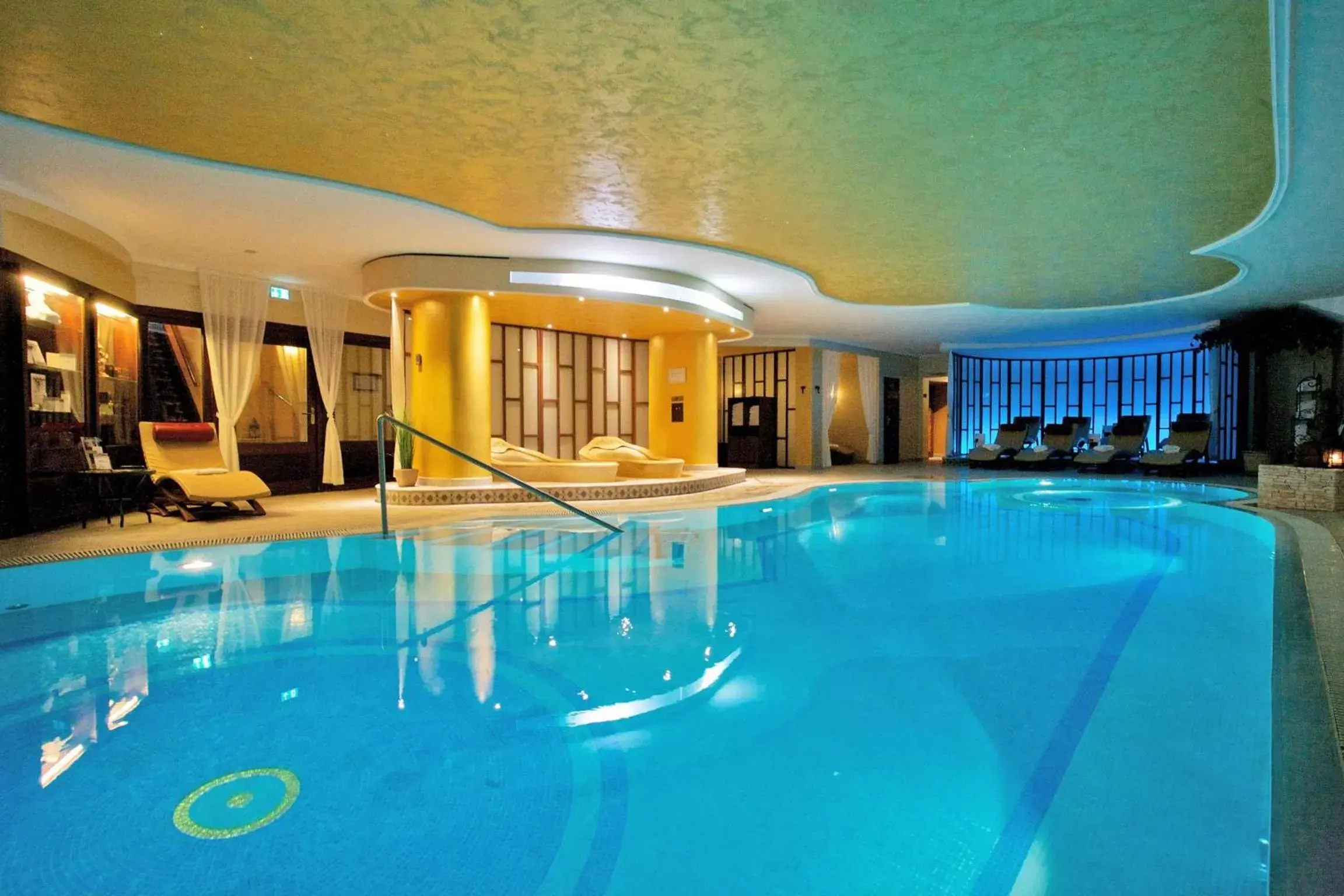 Swimming Pool in SEETELHOTEL Ahlbecker Hof