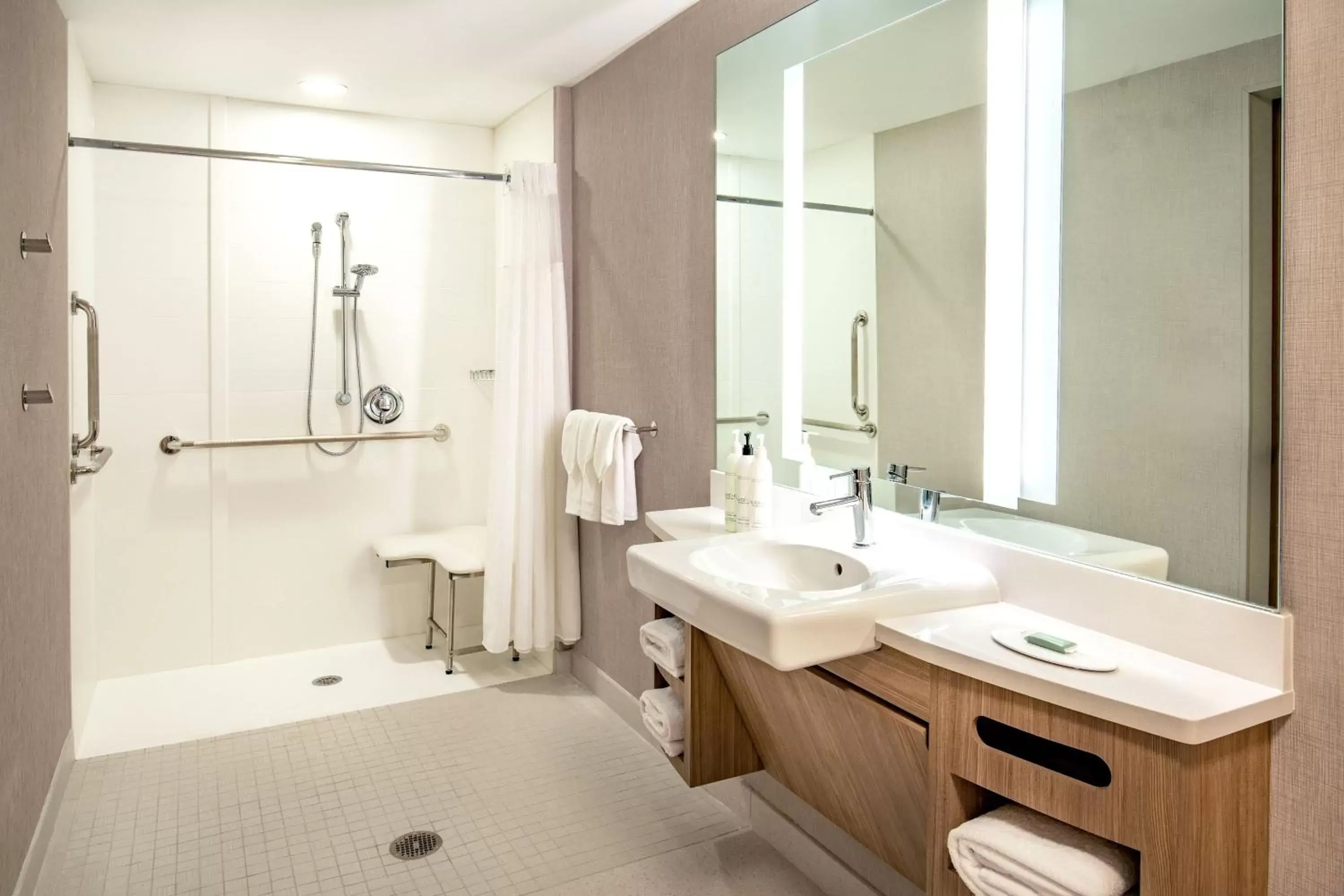 Bathroom in SpringHill Suites by Marriott Boston Logan Airport Revere Beach