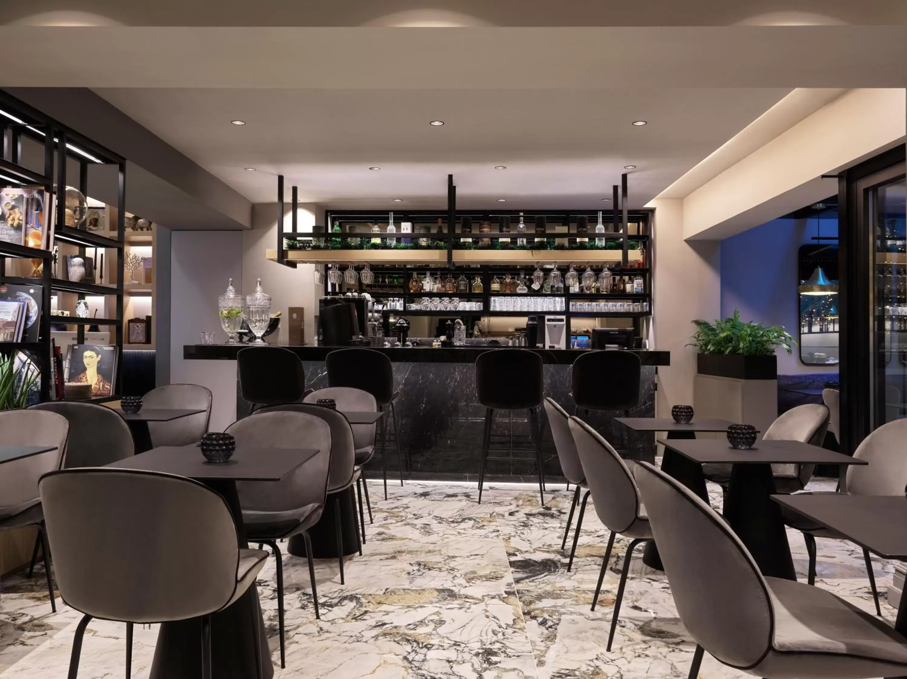 Restaurant/places to eat, Lounge/Bar in Heritage Hill Hotel