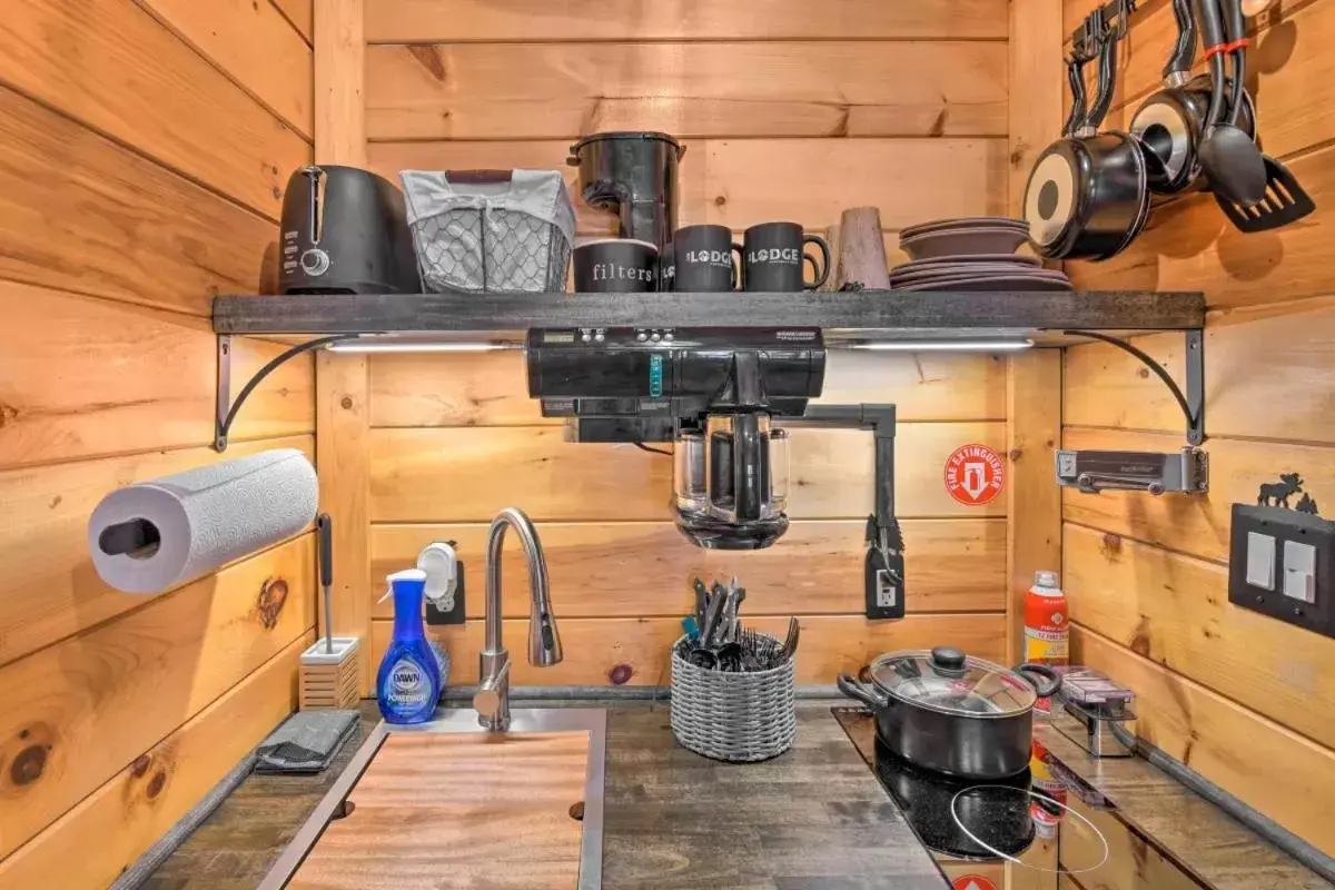 Kitchen/Kitchenette in The Lodge Nantahala River