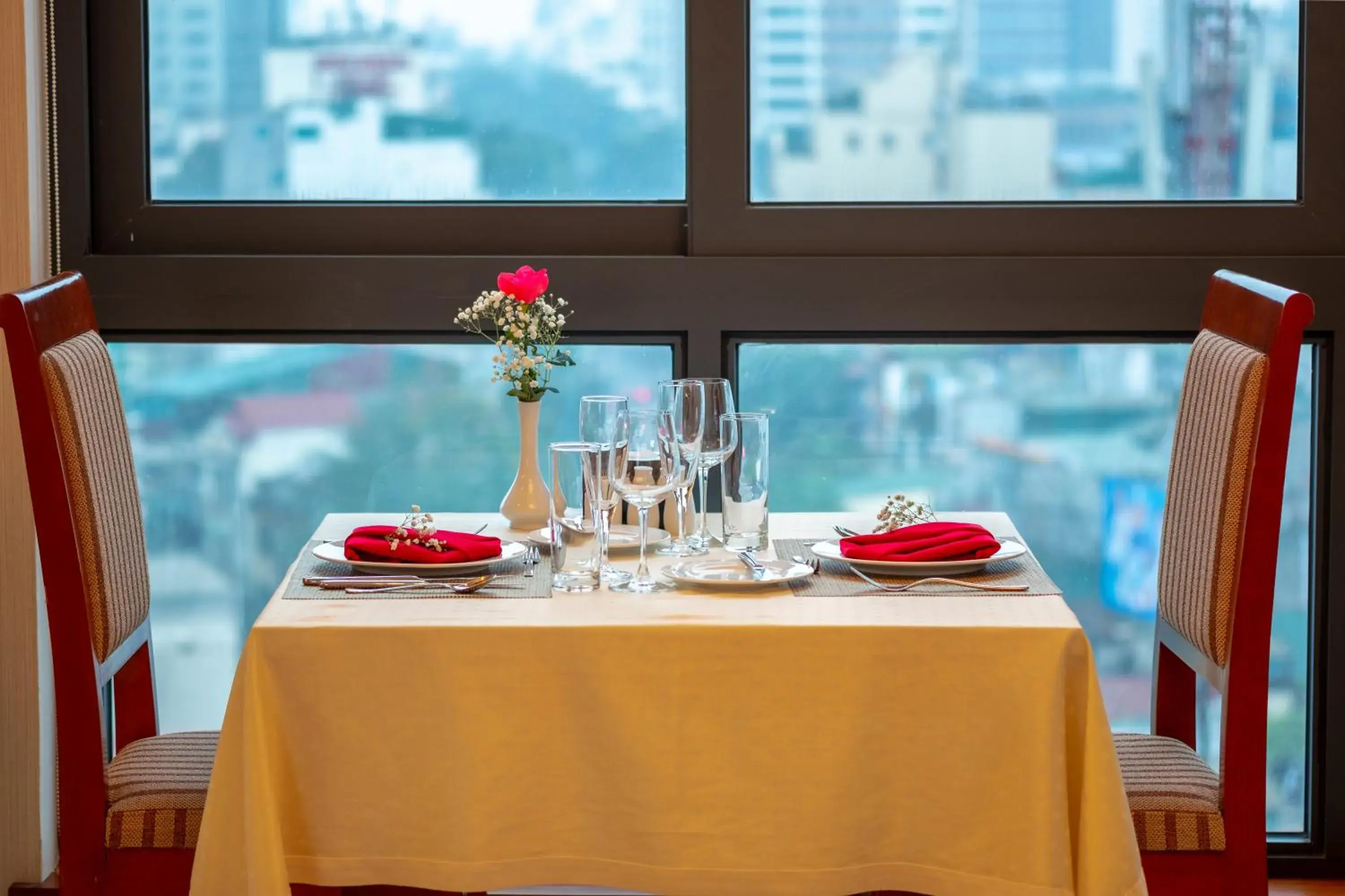 Restaurant/Places to Eat in Hanoi Larosa Hotel