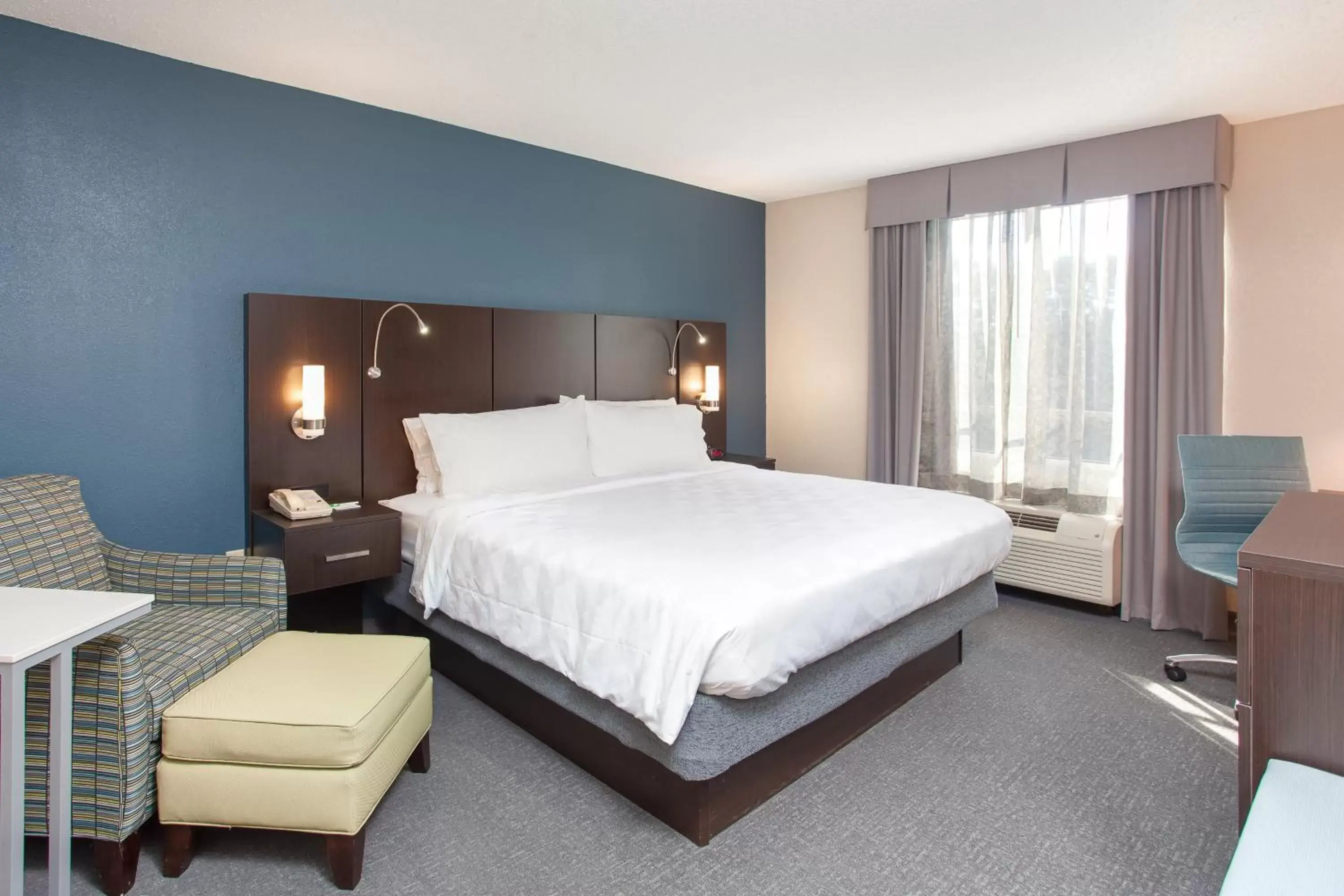 Photo of the whole room, Bed in Holiday Inn Hotel & Suites Tallahassee Conference Center North, an IHG Hotel
