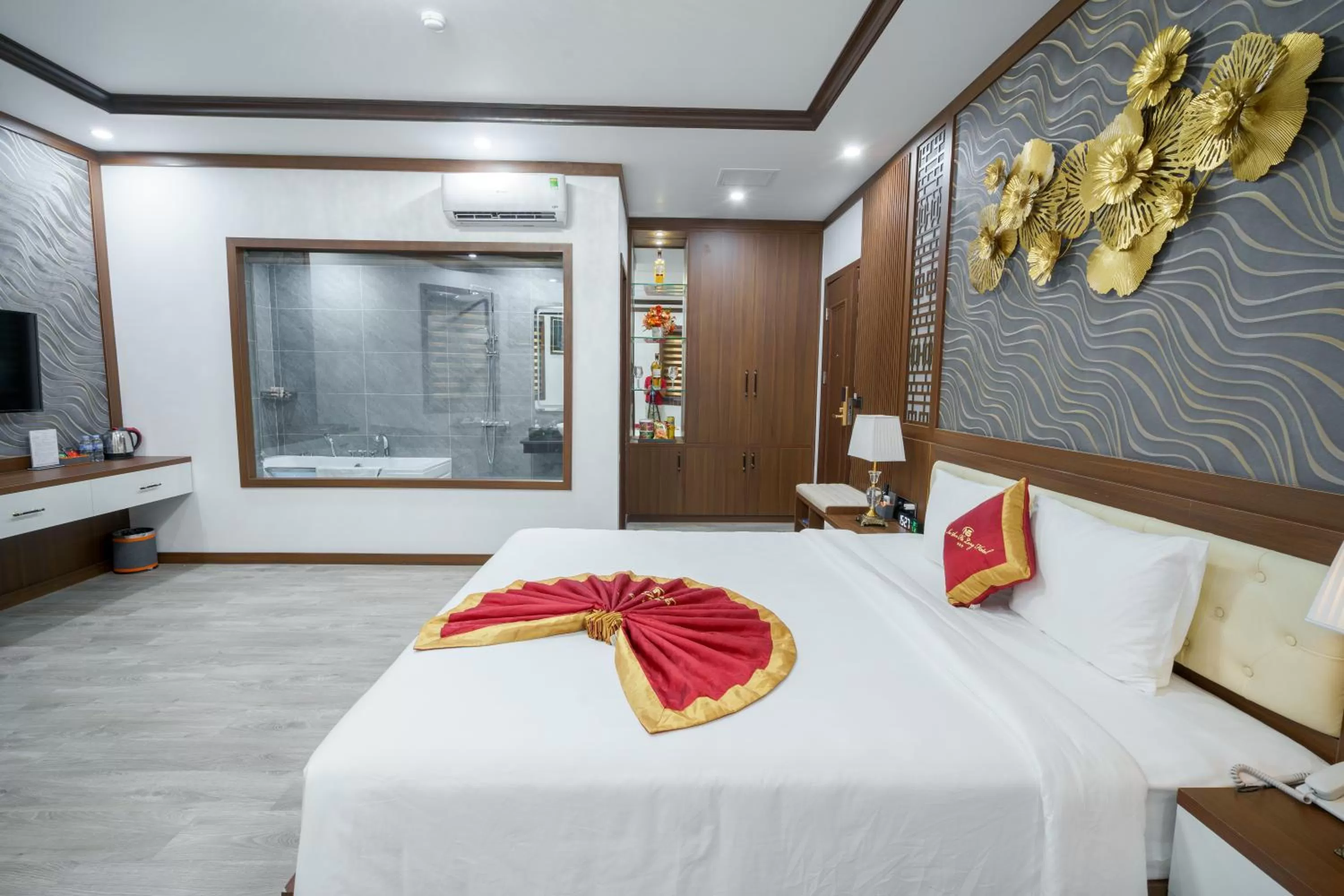 Photo of the whole room, Bed in Sunland Halong Hotel and Restaurant
