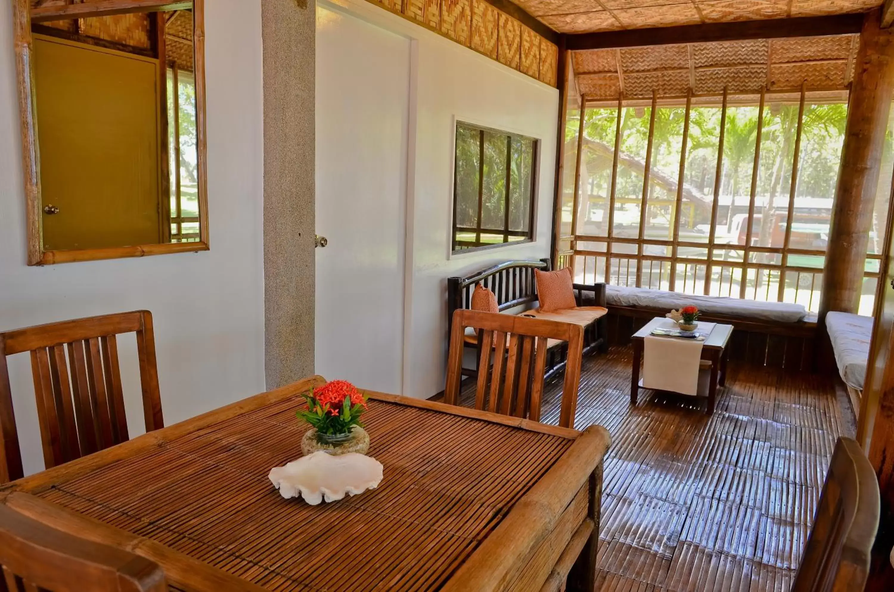 Communal lounge/ TV room, Dining Area in Punta Bulata White Beach Resort & Spa