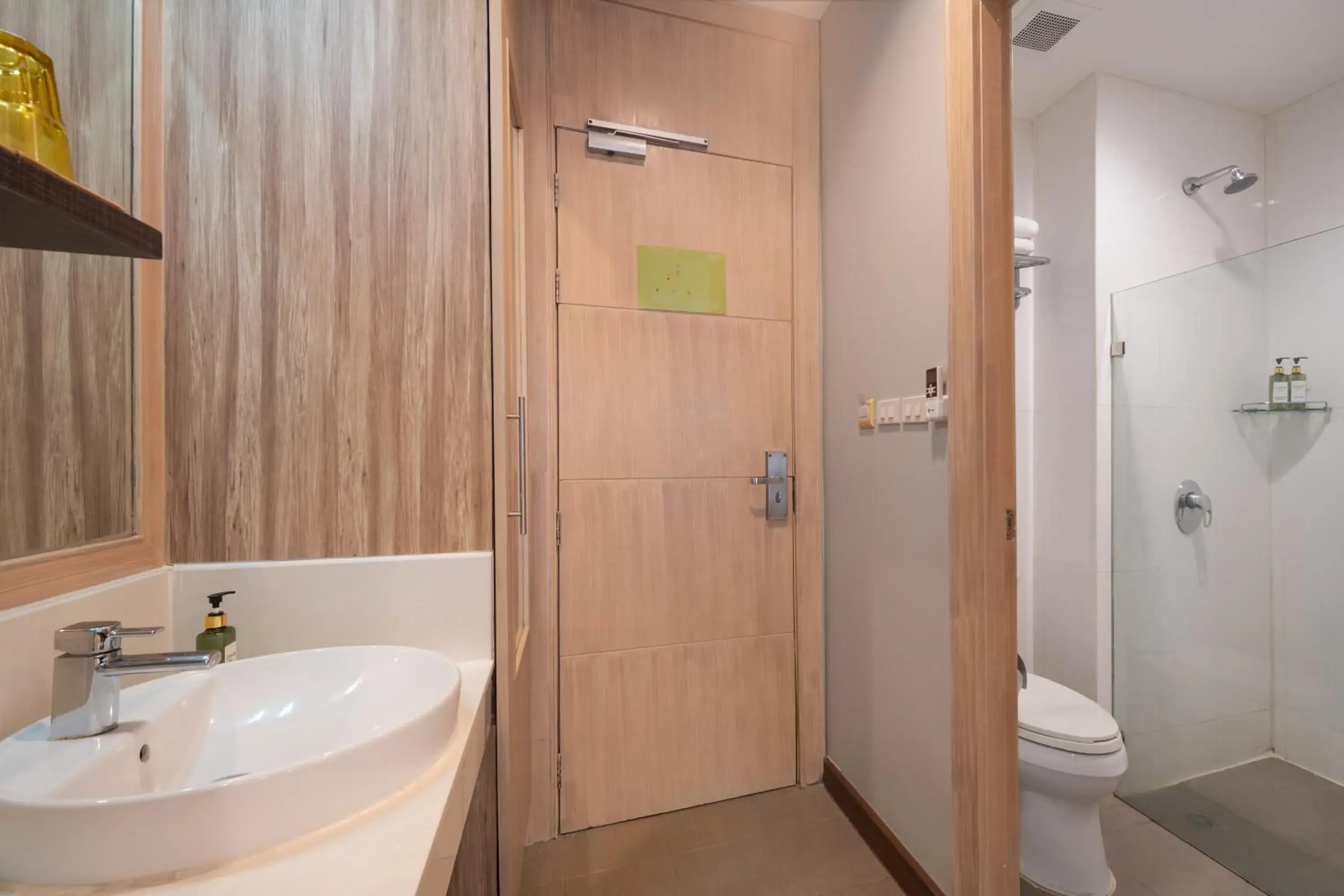Shower, Bathroom in iCheck inn Silom