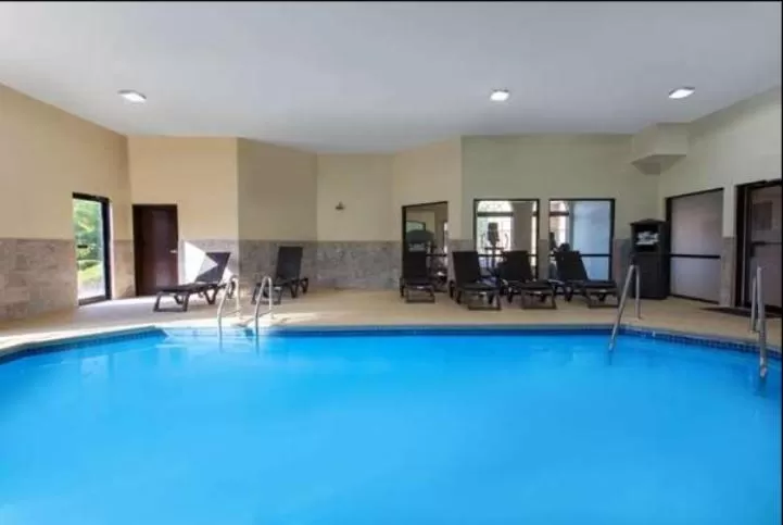 Swimming pool in Ramada by Wyndham Glendale Heights/Lombard