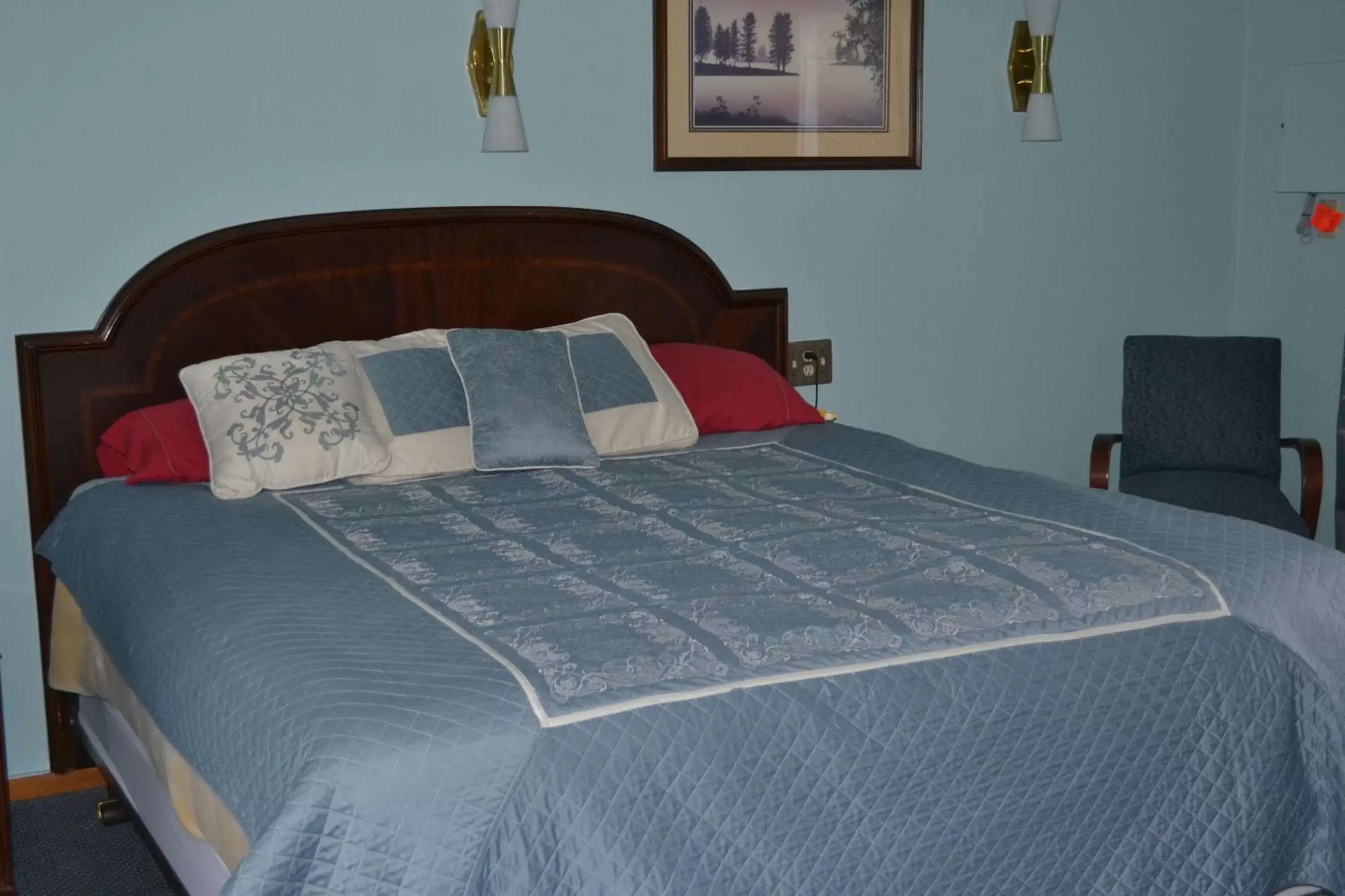 Bed in Parker's Motel