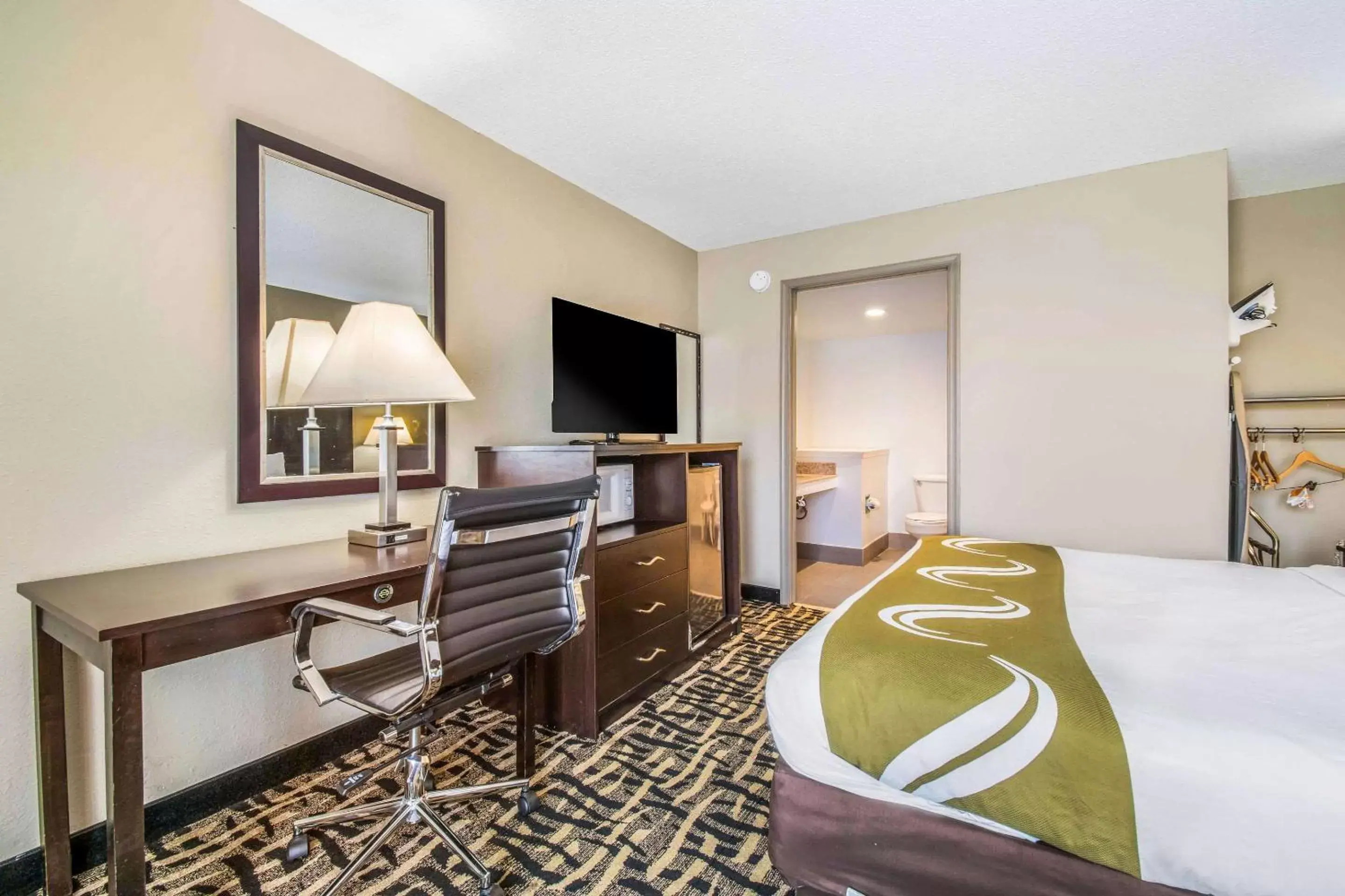 King Room - Accessible/Non-Smoking in Quality Inn & Suites York East King Room - Accessible/Non-Smoking in Quality Inn & Suites York East