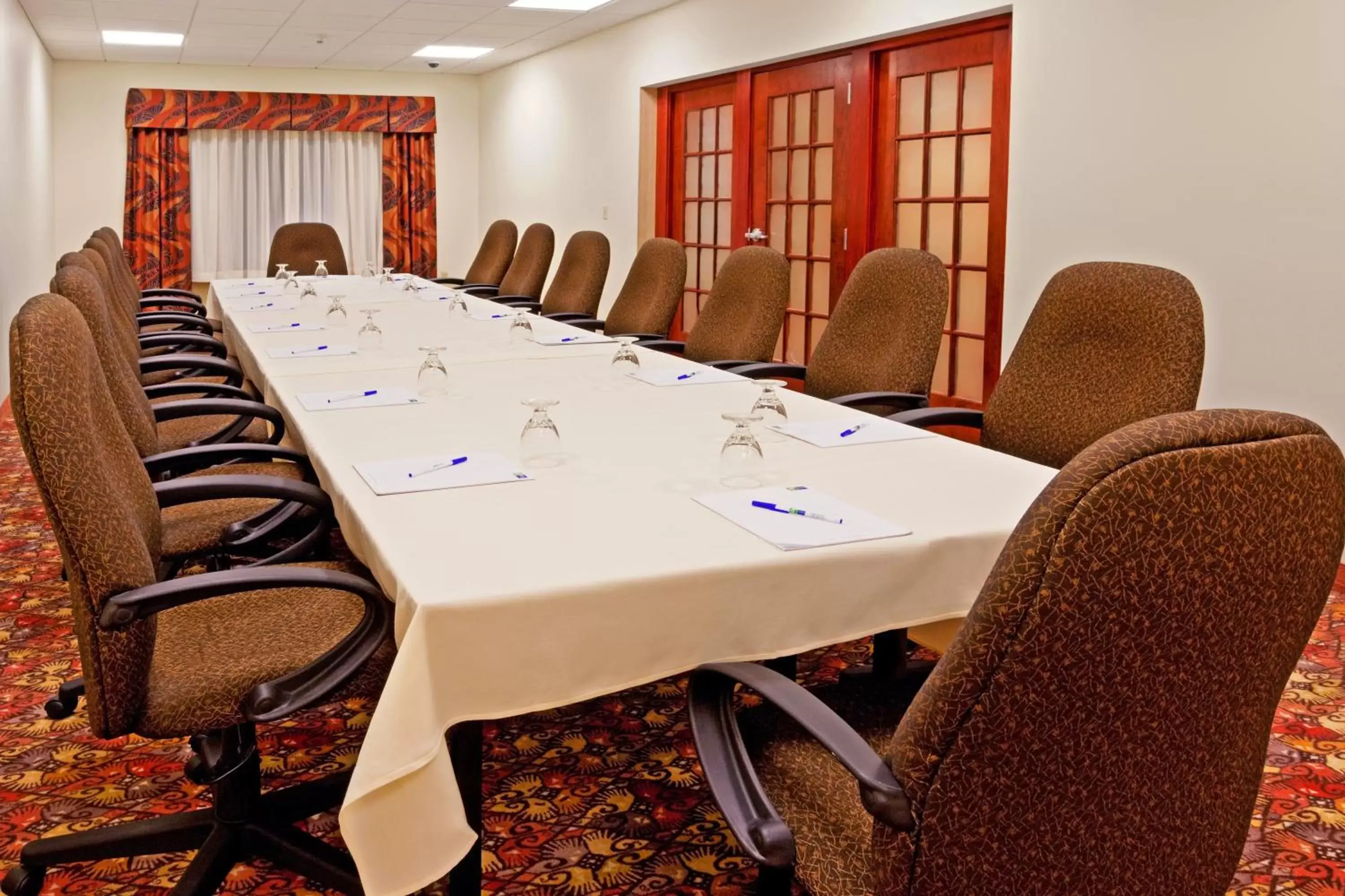 Meeting/conference room in Holiday Inn Express & Suites Albany Airport Area - Latham, an IHG Hotel