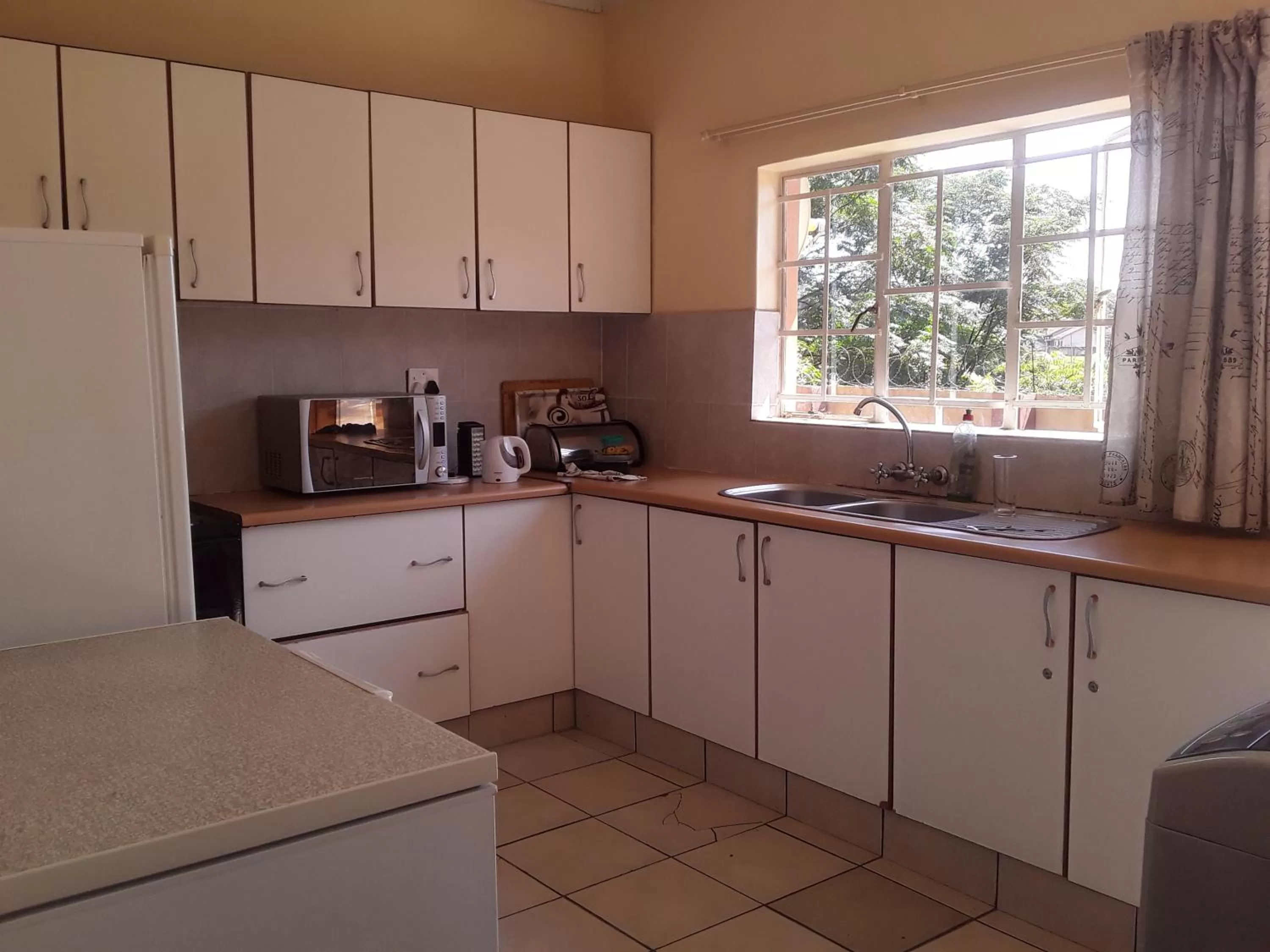 Kitchen or kitchenette in Vuya Nathi Bed and Breakfast
