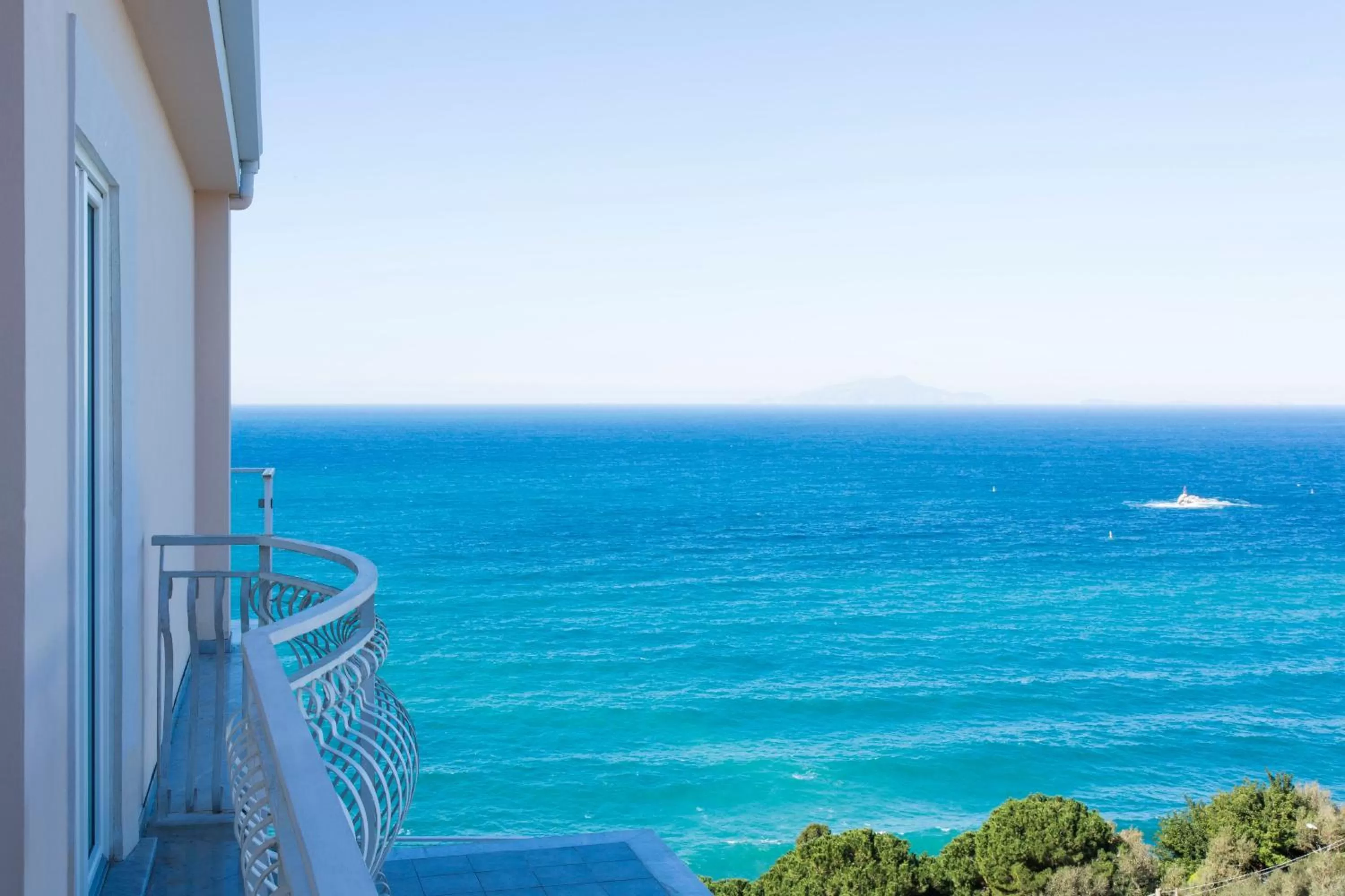 Day in Villa Fiorella Art Hotel