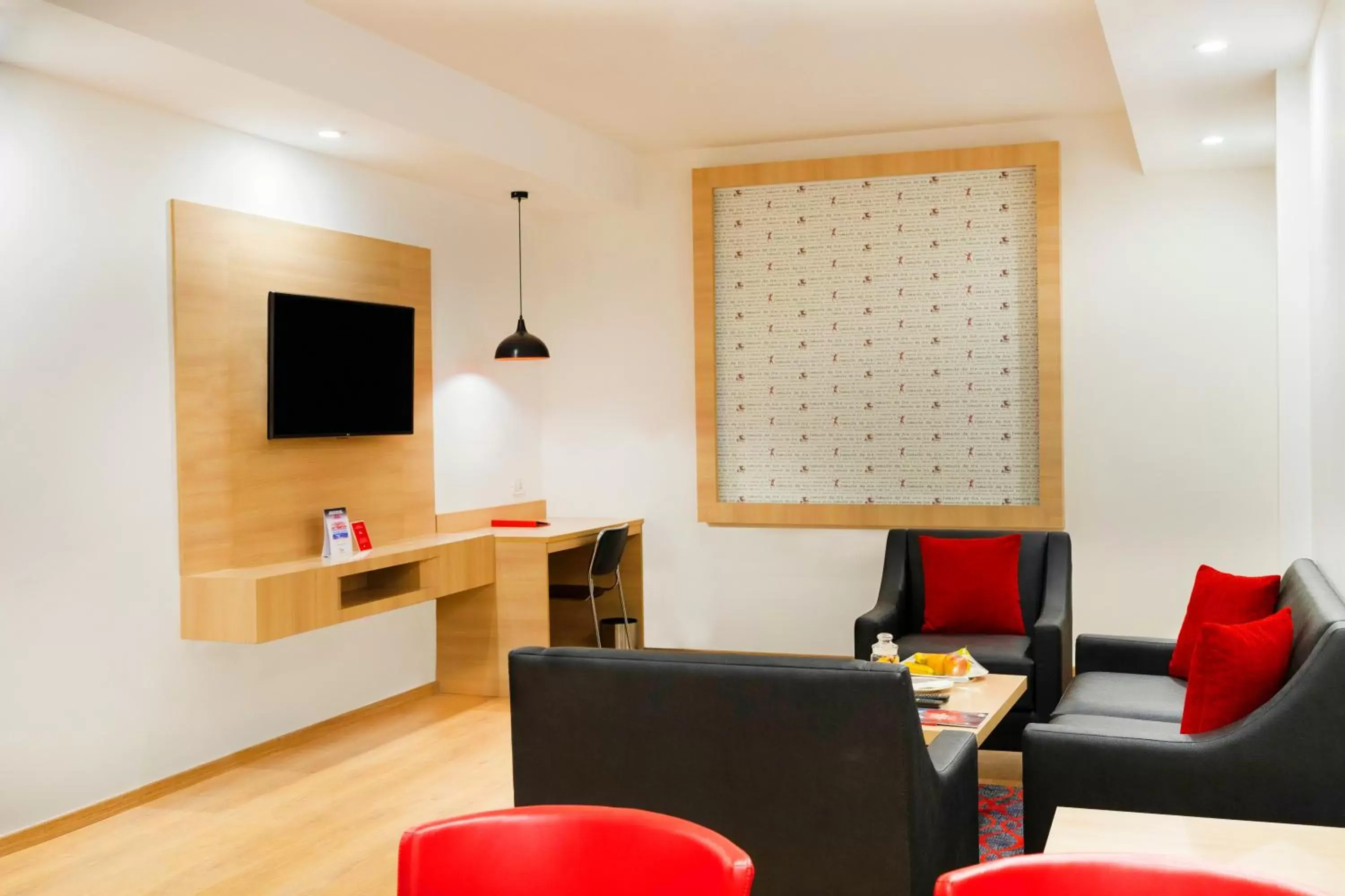 Living room, Seating Area in Red Fox Hotel Dehradun