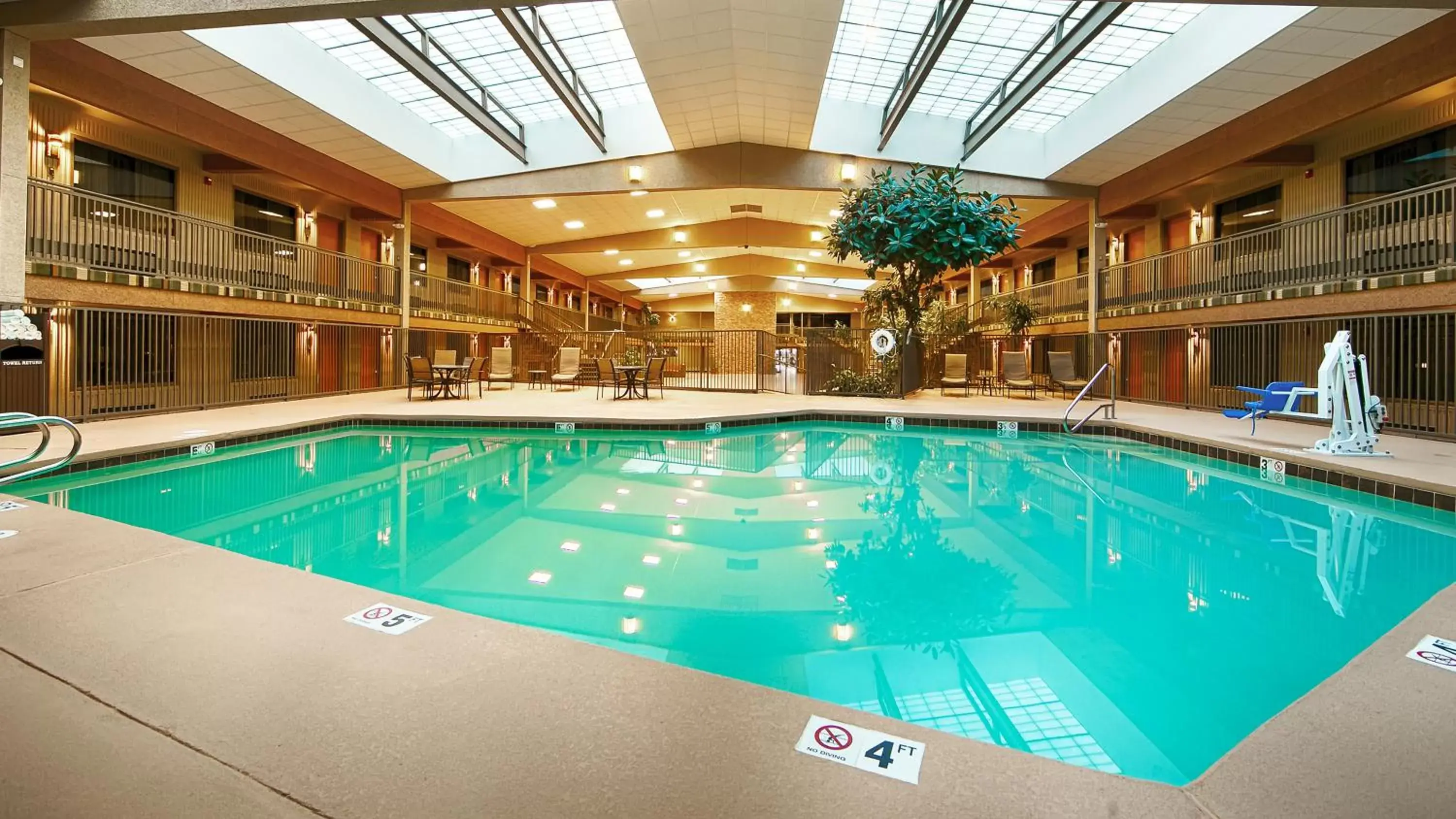 Swimming pool in Best Western Plus Raton Hotel Swimming pool in Best Western Plus Raton Hotel