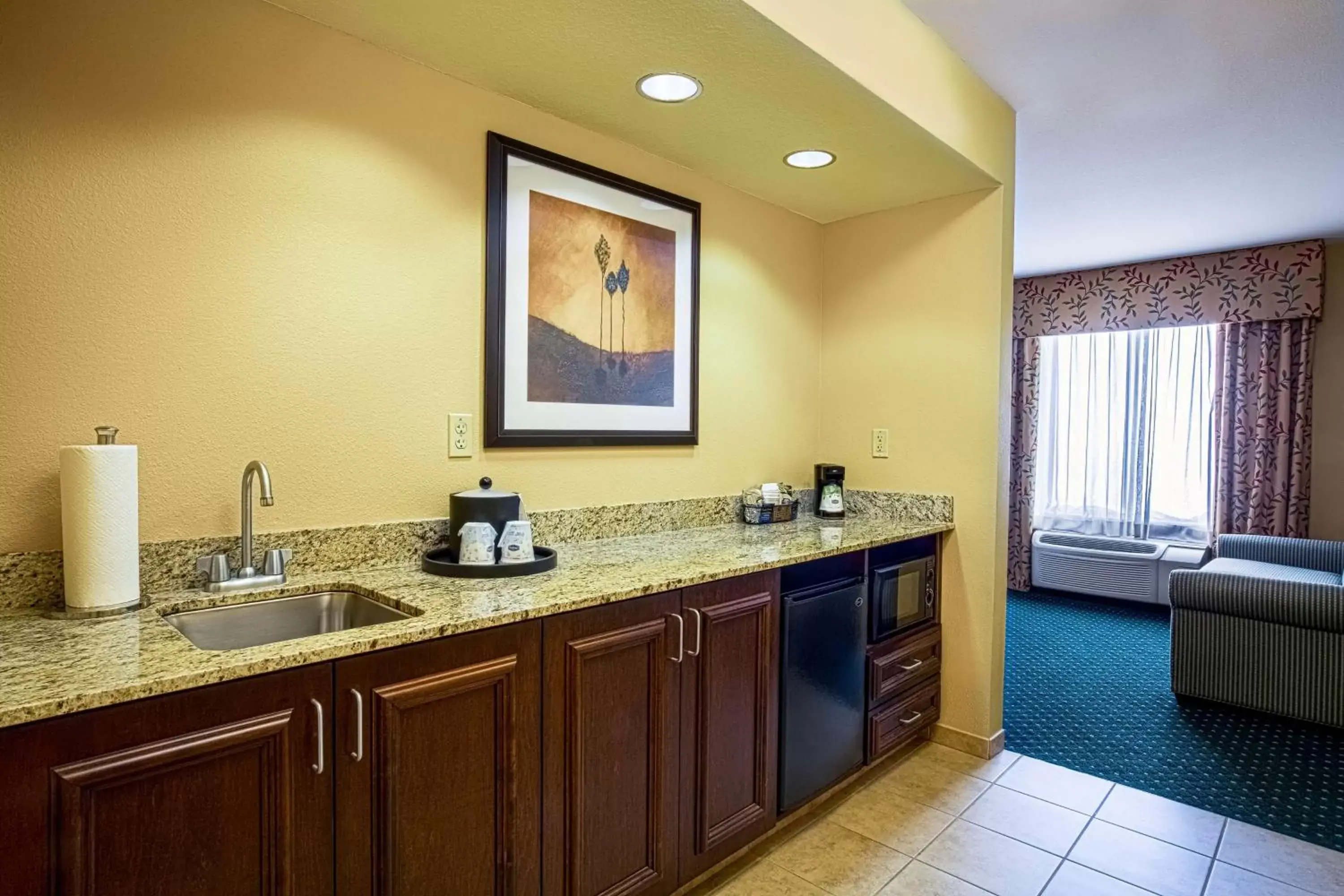 Kitchen or kitchenette, Kitchen/Kitchenette in Hampton Inn & Suites Sacramento-Elk Grove Laguna I-5