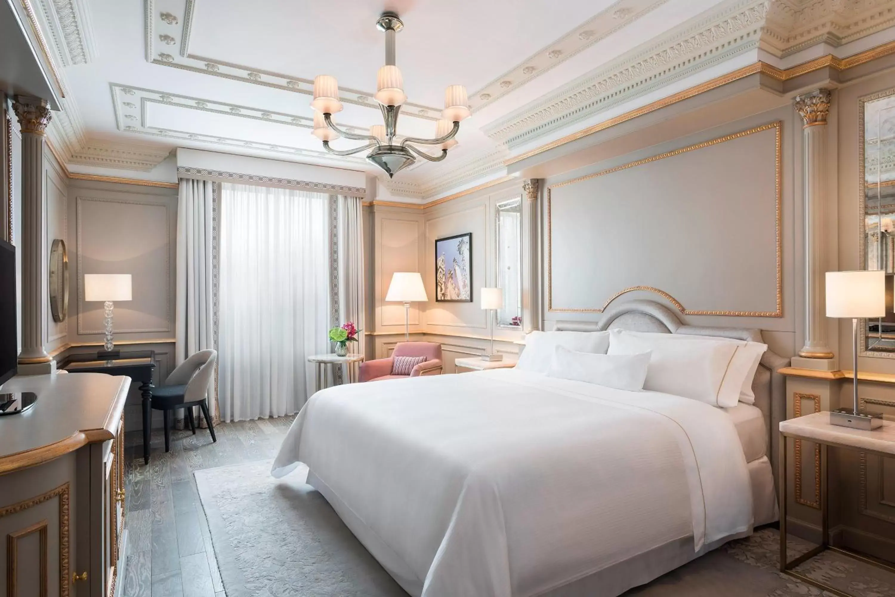 Photo of the whole room, Bed in The Westin Palace, Milan