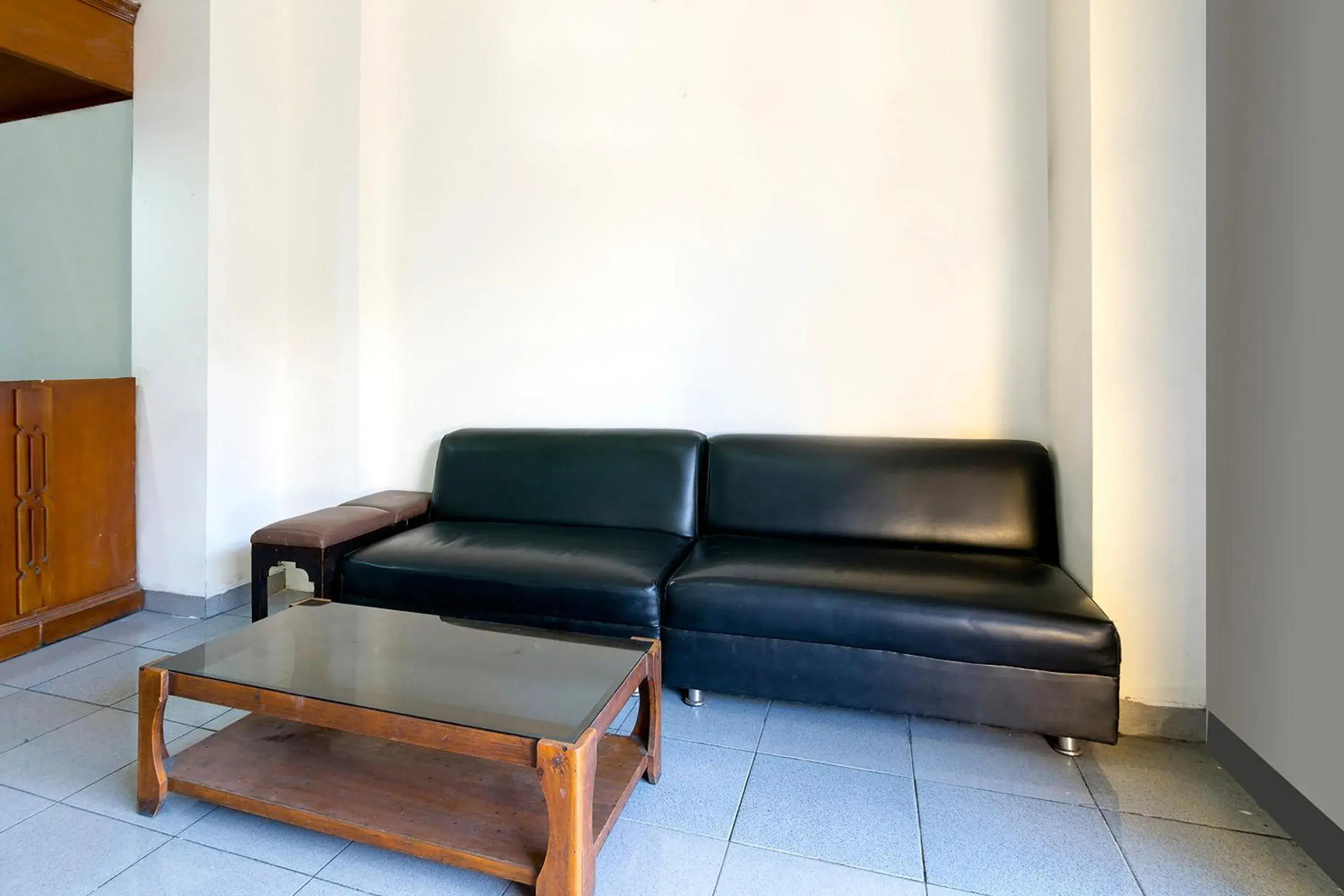 Lobby or reception, Seating Area in RedDoorz near Tugu Yogyakarta