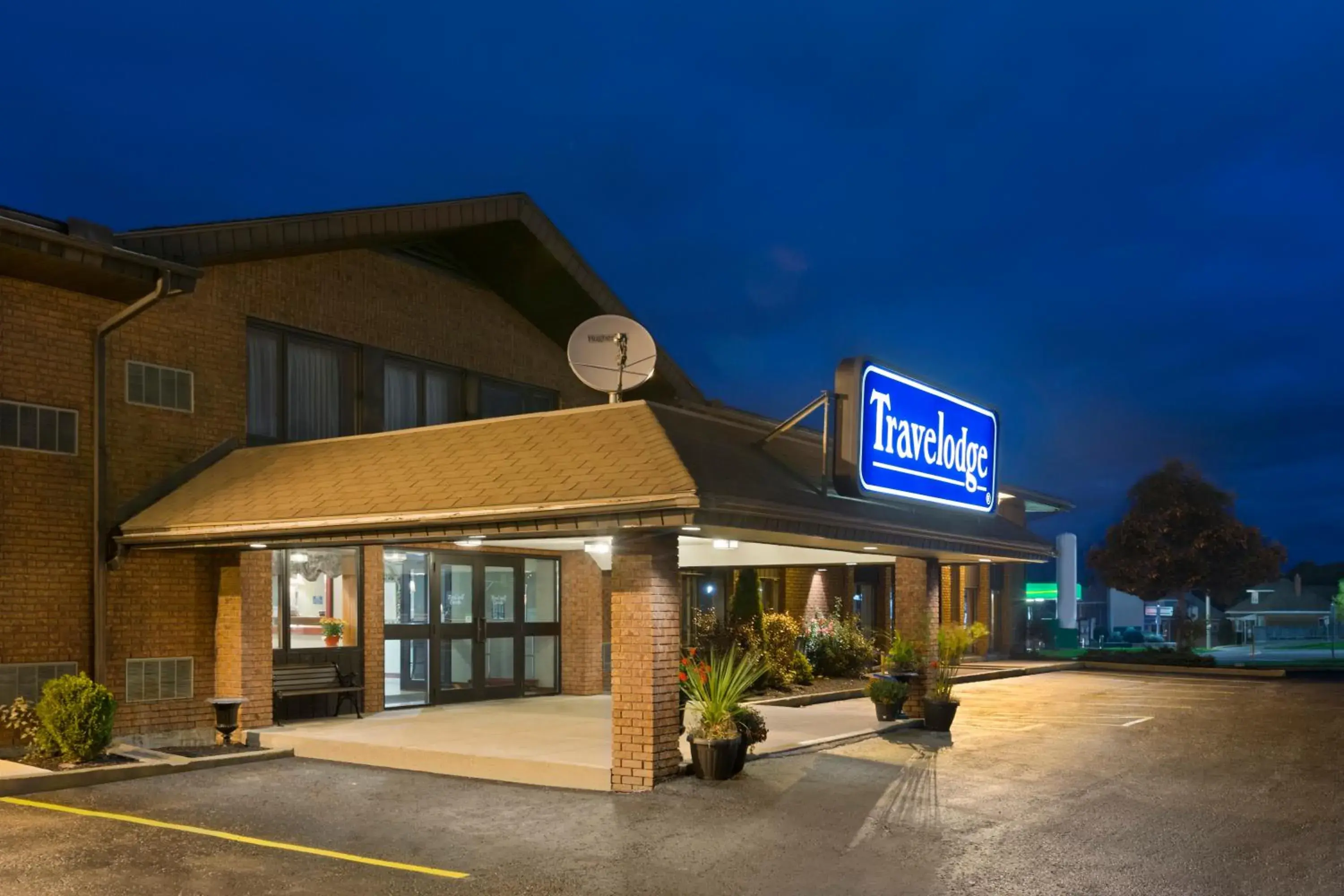 Street view, Property Building in Travelodge by Wyndham Owen Sound ON