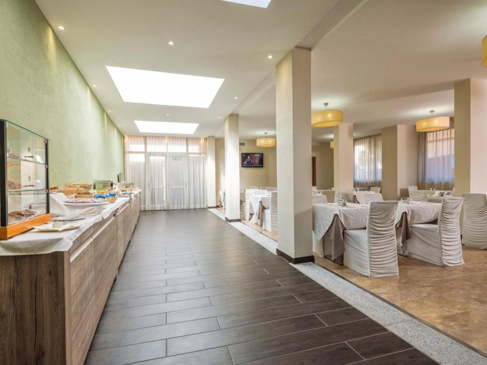 Continental breakfast in Hotel For You