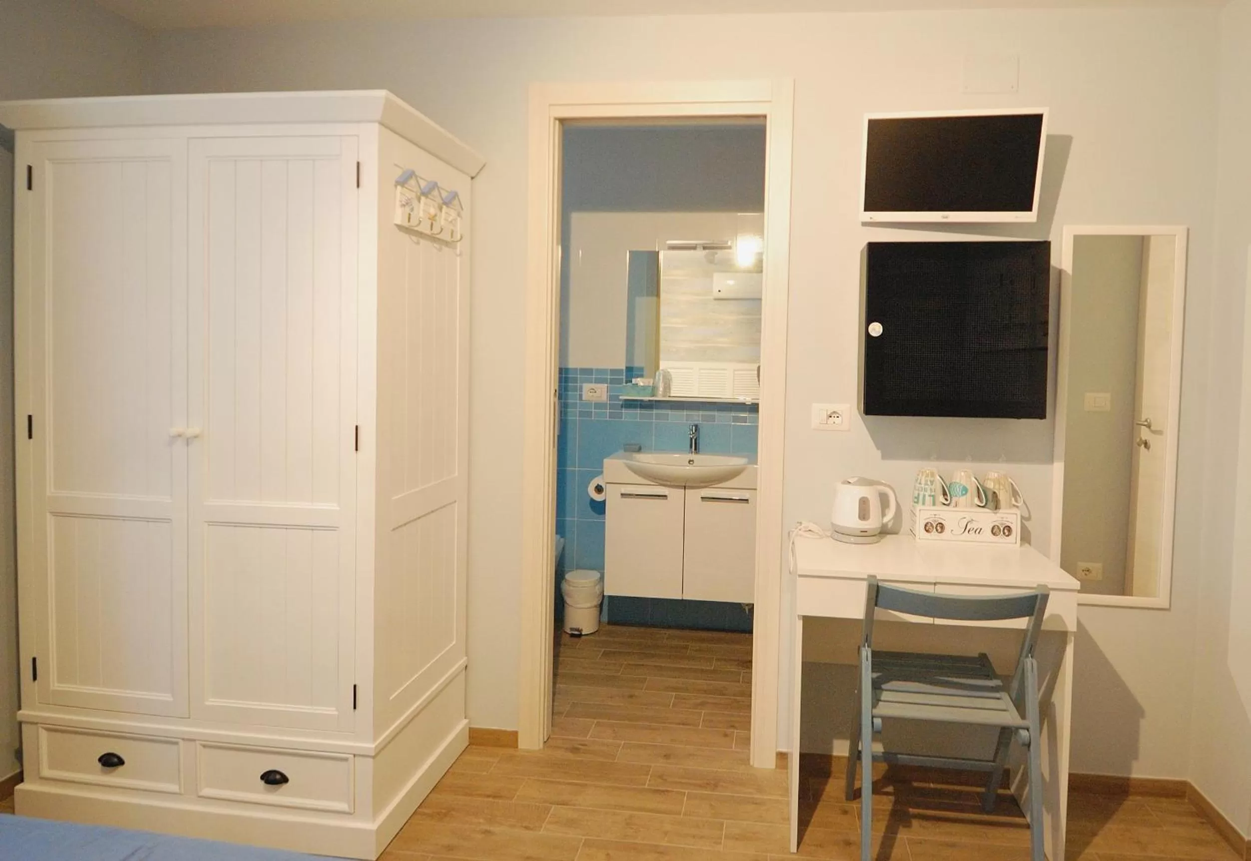 Photo of the whole room, TV/Entertainment Center in B&B Incanto sotto il mare