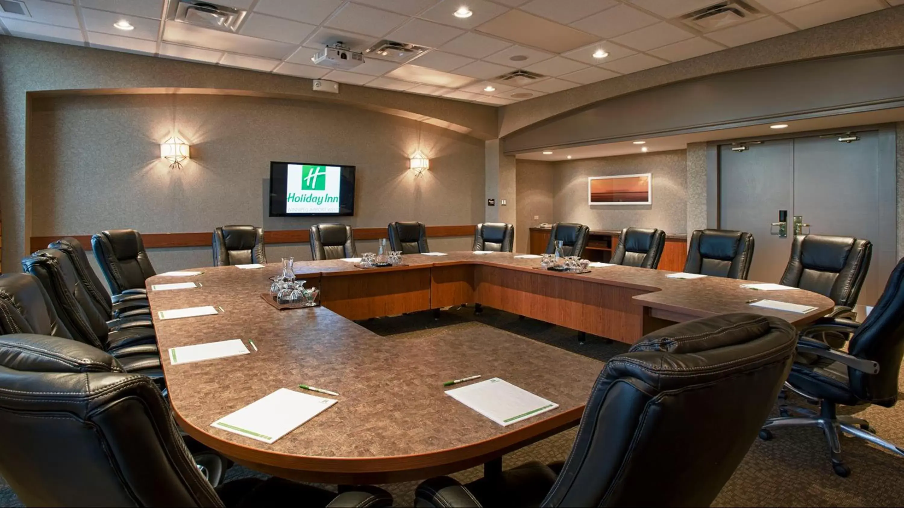 Meeting/conference room in Holiday Inn Winnipeg - Airport West, an IHG Hotel
