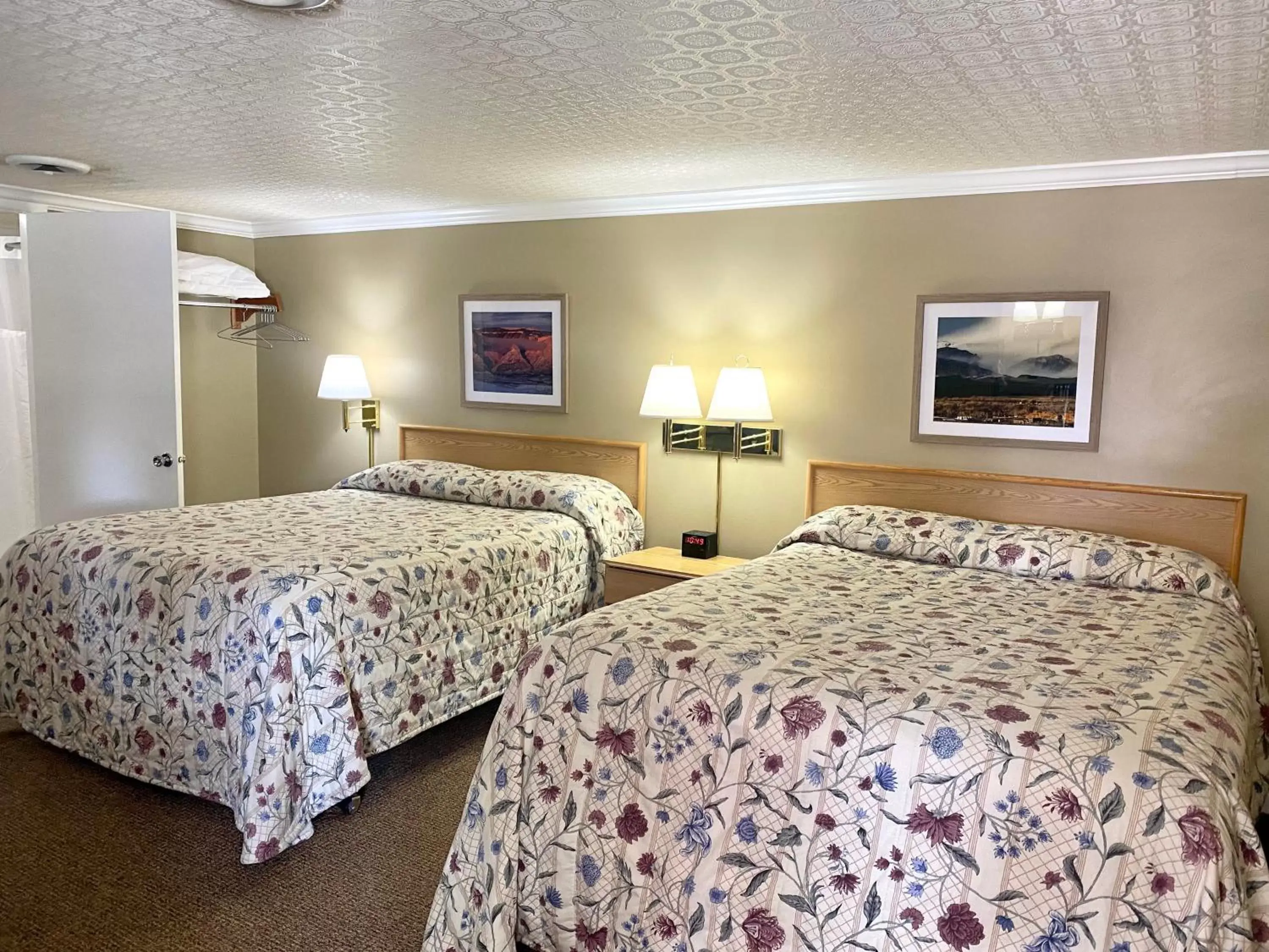 Bedroom, Bed in Greybull Motel