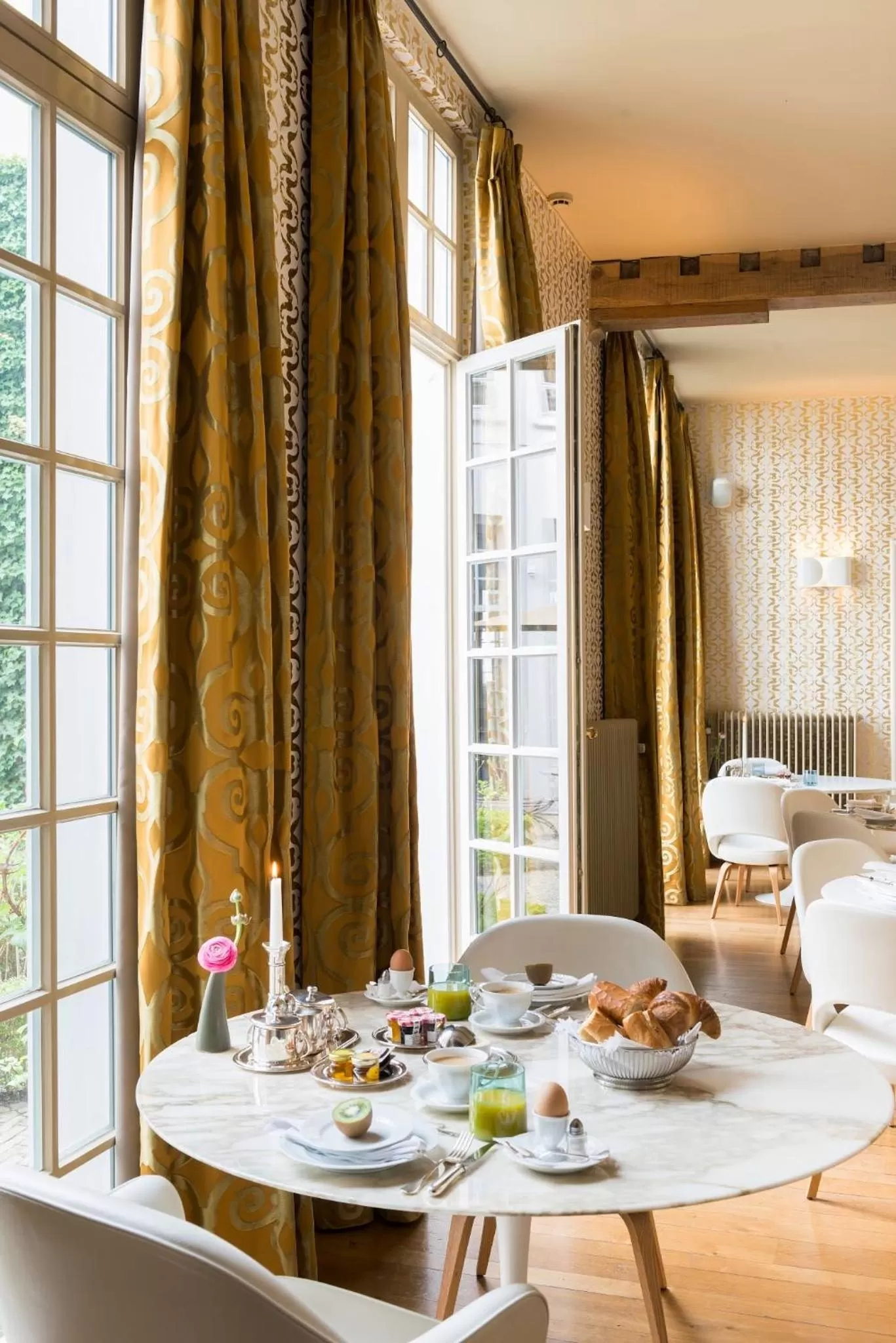 Food and drinks, Bed in Hotel De Witte Lelie -Small Luxury Hotels of the World