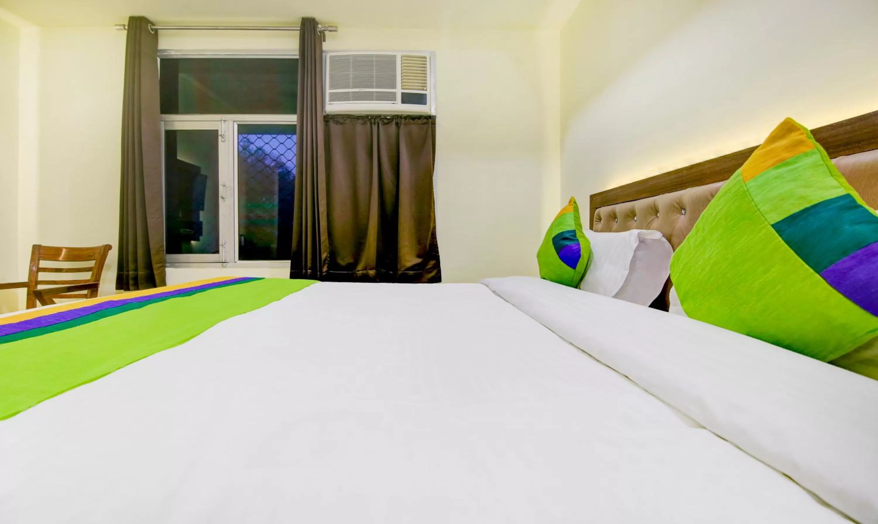 Bedroom, Bed in Itsy by Treebo - Oasis Inn