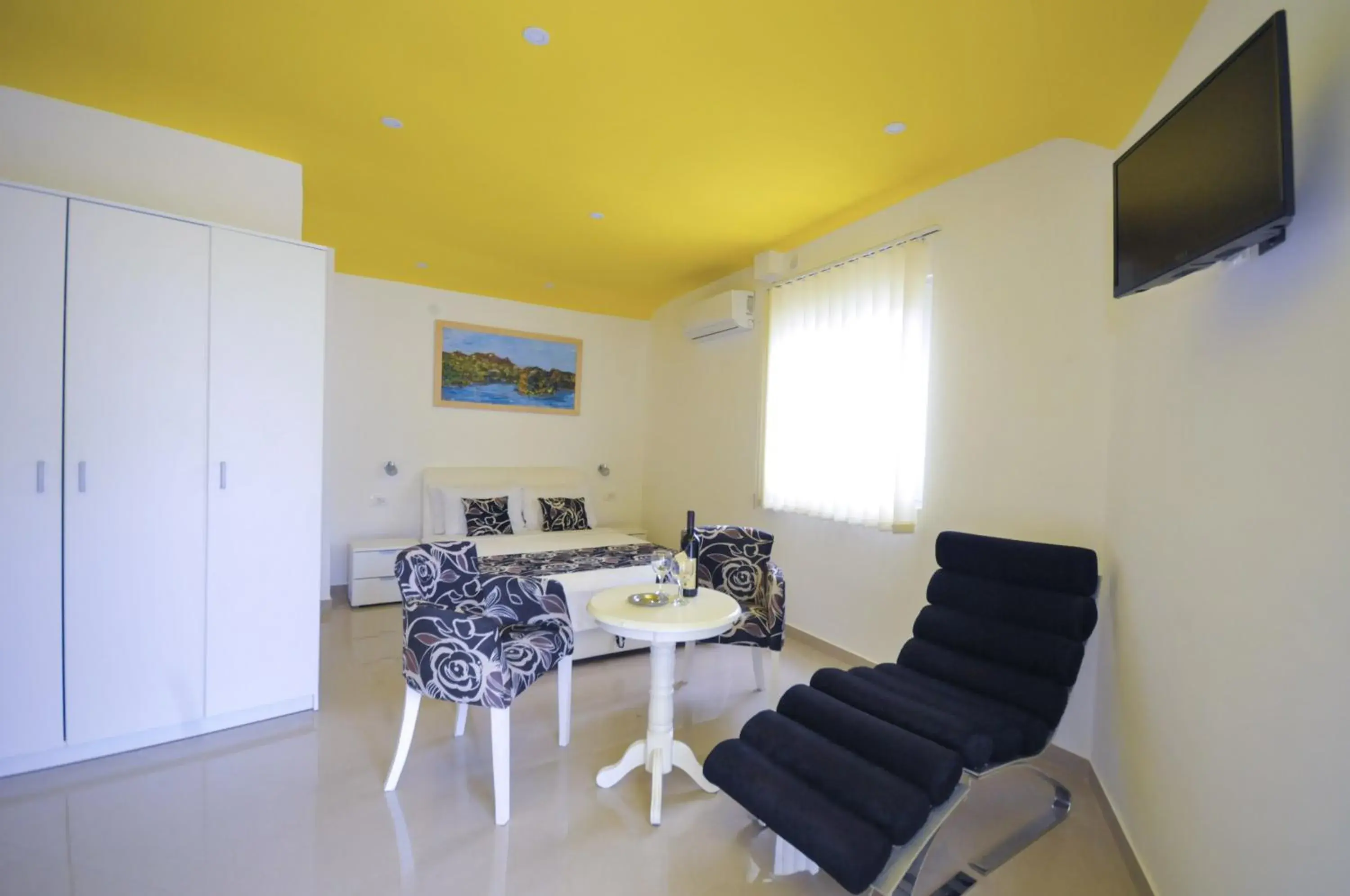 Bedroom, Dining Area in Hotel Oaza