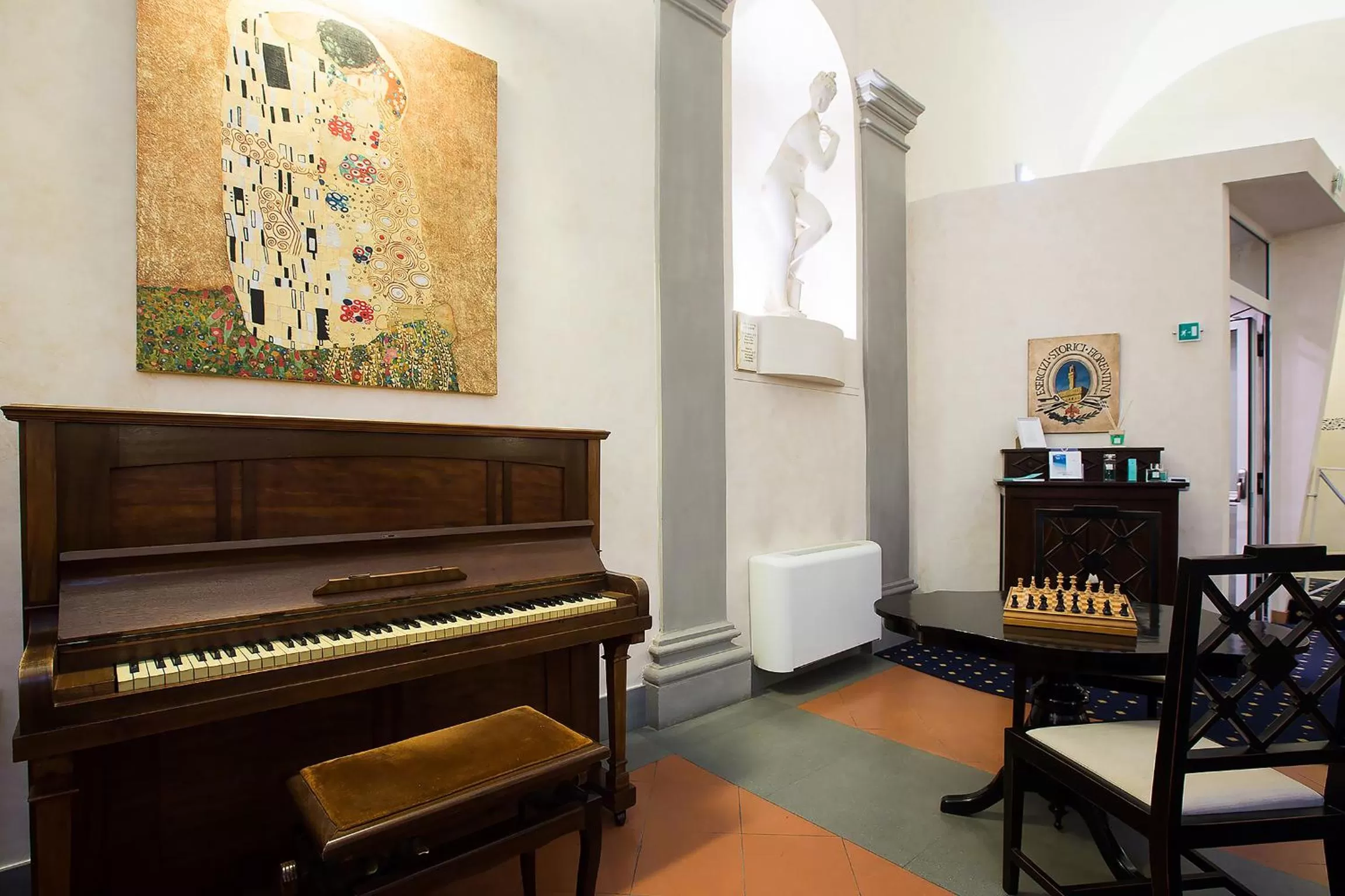 Evening entertainment in Relais Hotel Centrale "Dimora Storica"