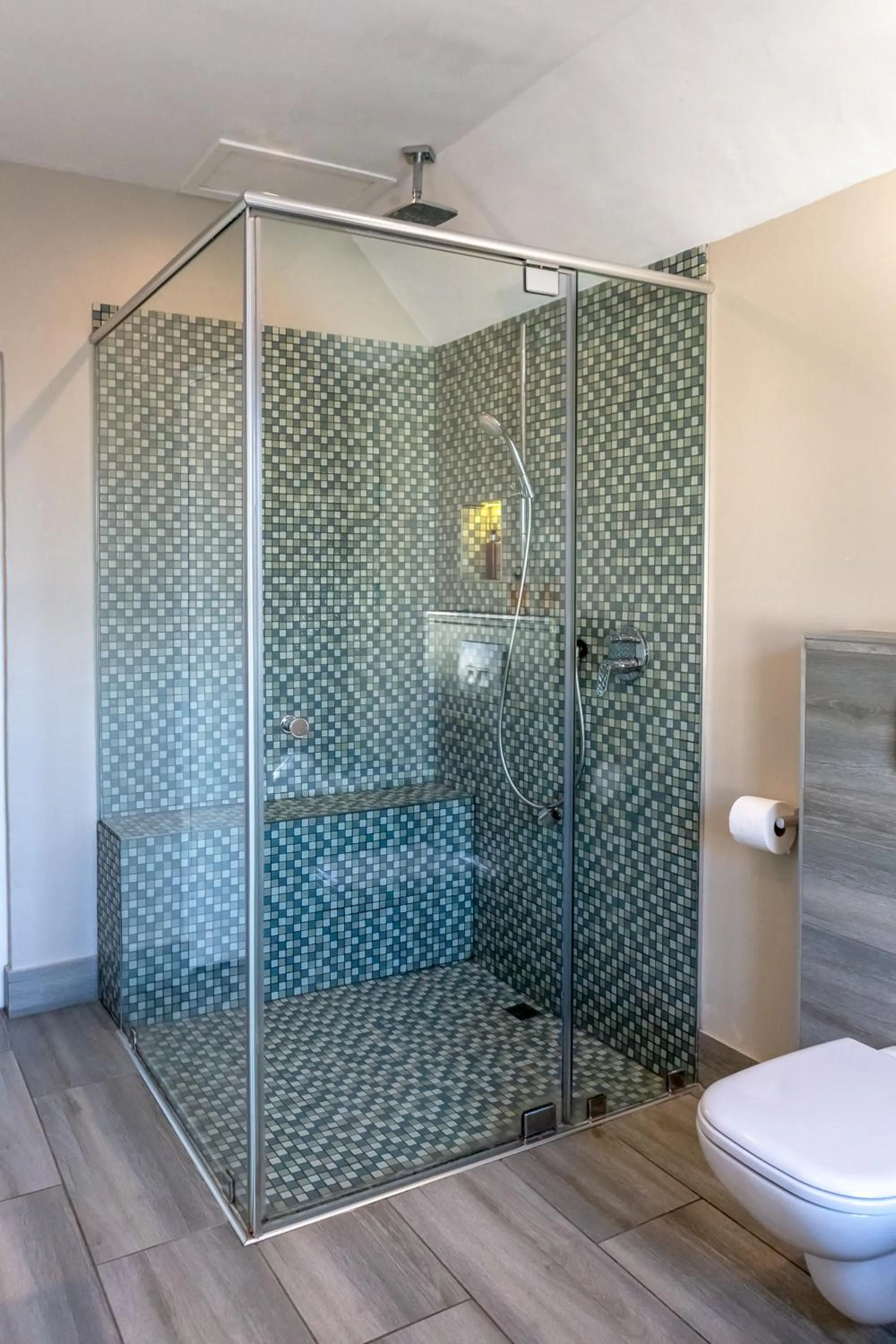 Shower in Whale Rock Luxury Lodge