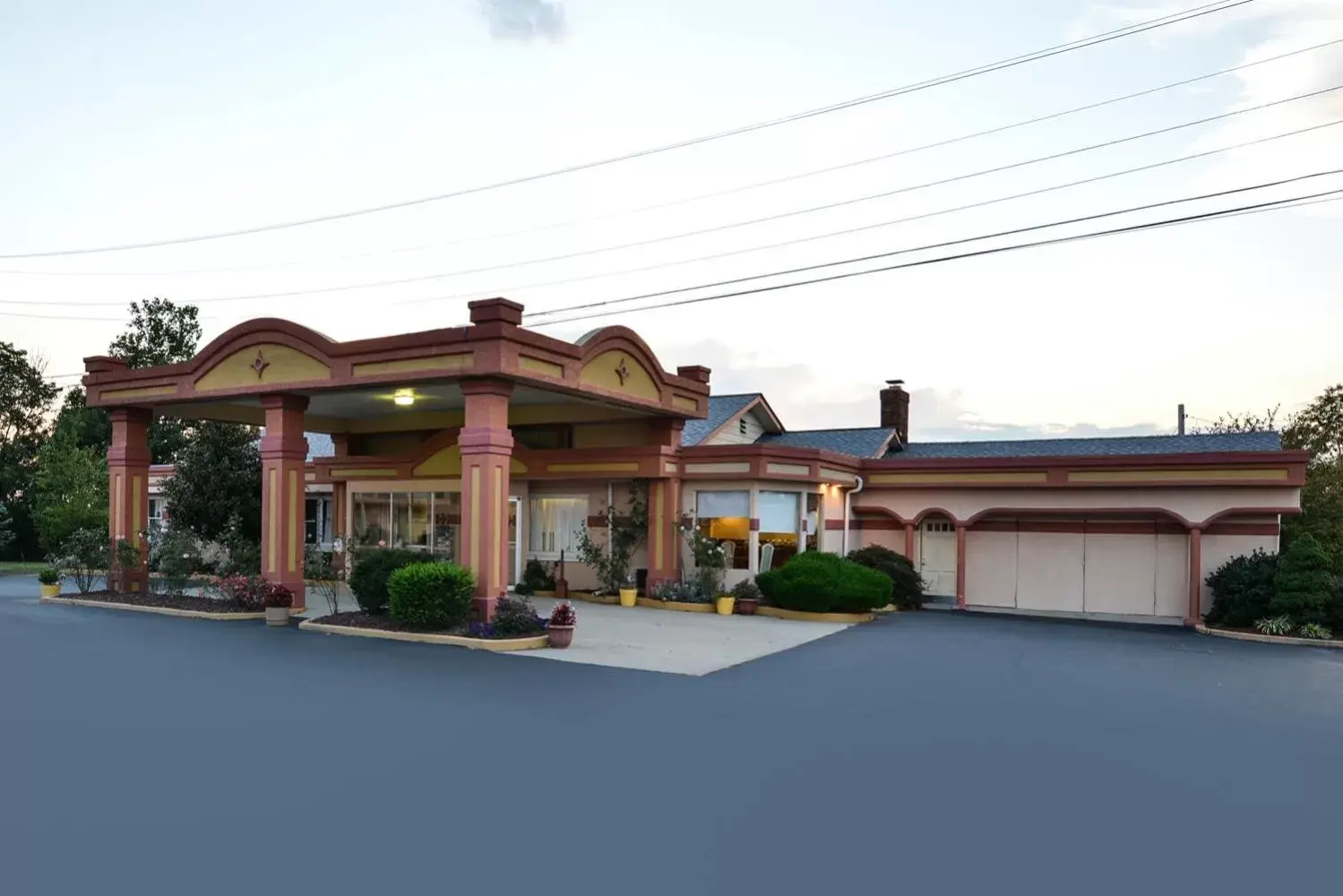 Facade/entrance, Property Building in Americas Best Value Inn & Suites Williamstown