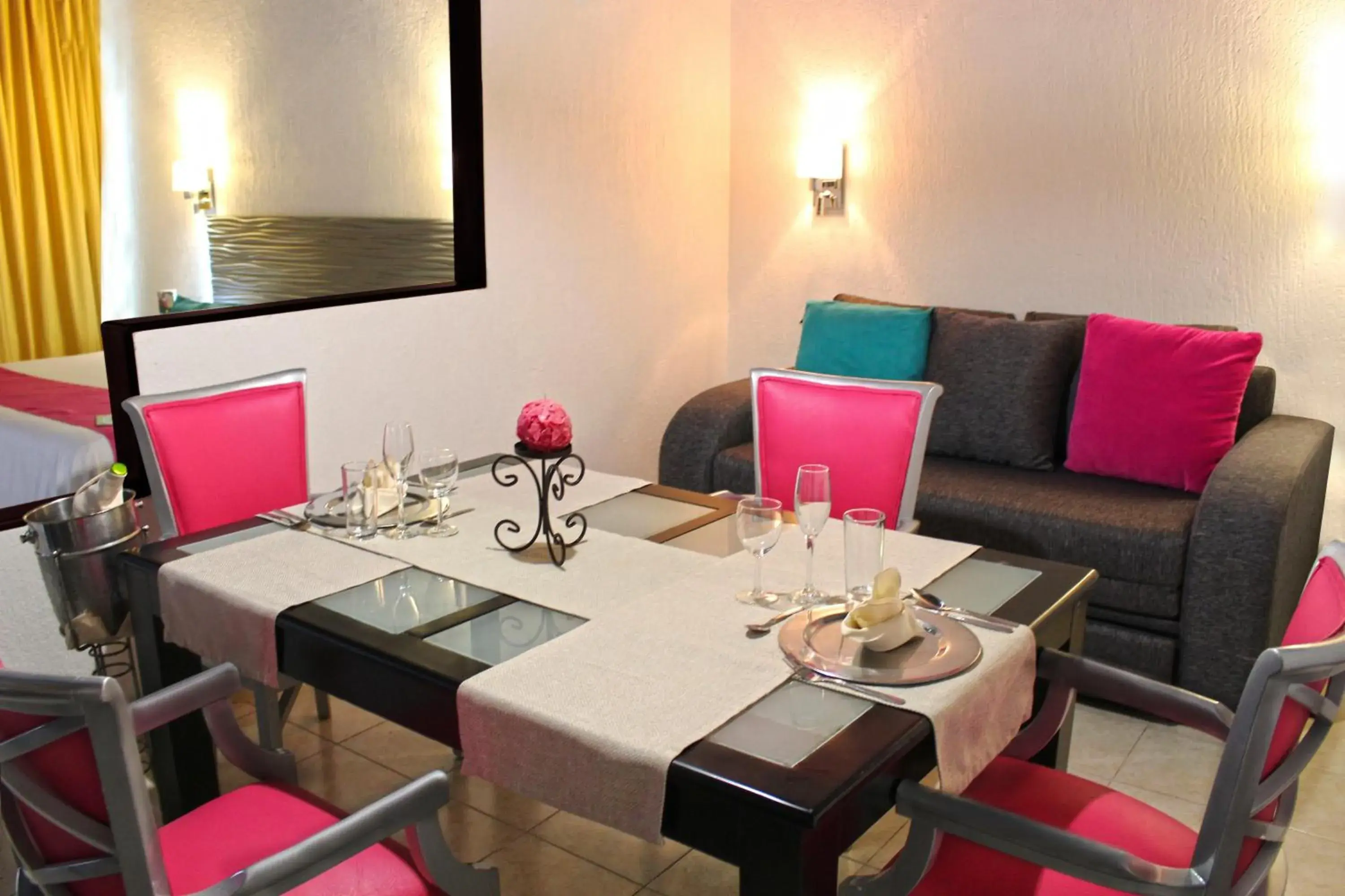 Dining area, Restaurant/Places to Eat in Mia City Villahermosa
