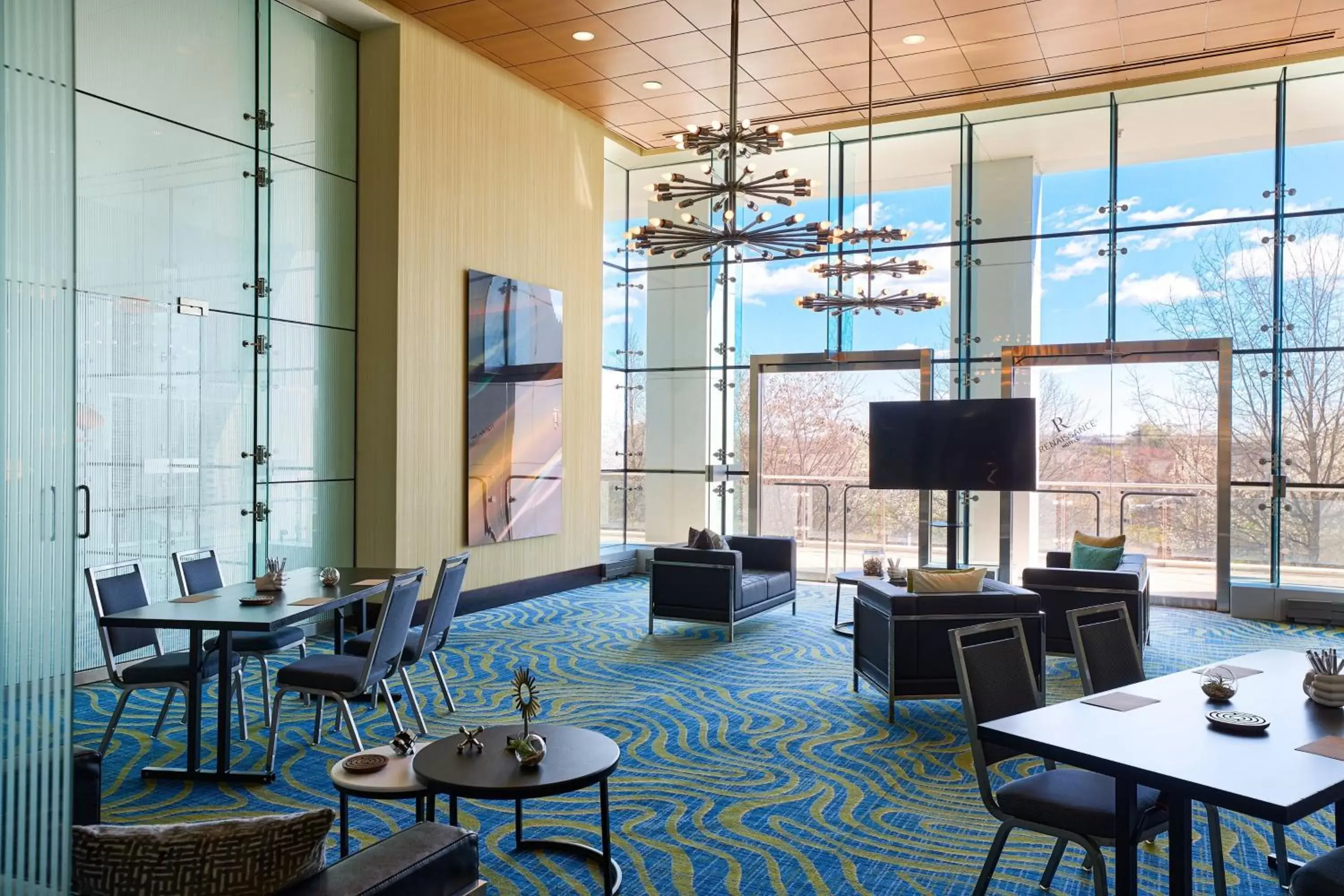 Meeting/conference room, Restaurant/Places to Eat in Renaissance Arlington Capital View Hotel