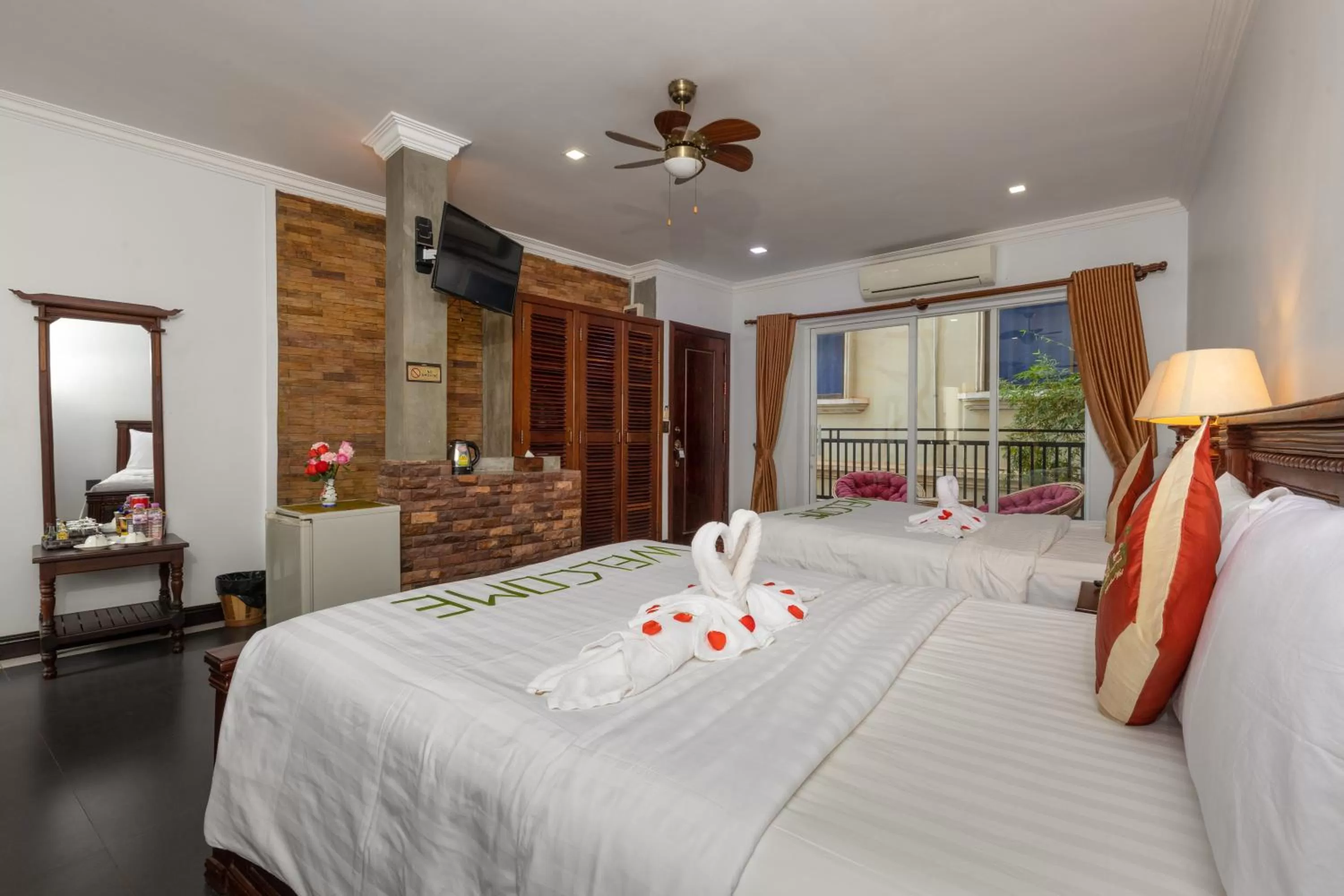 Balcony/Terrace, Bed in The Five Senses Boutique Hotel