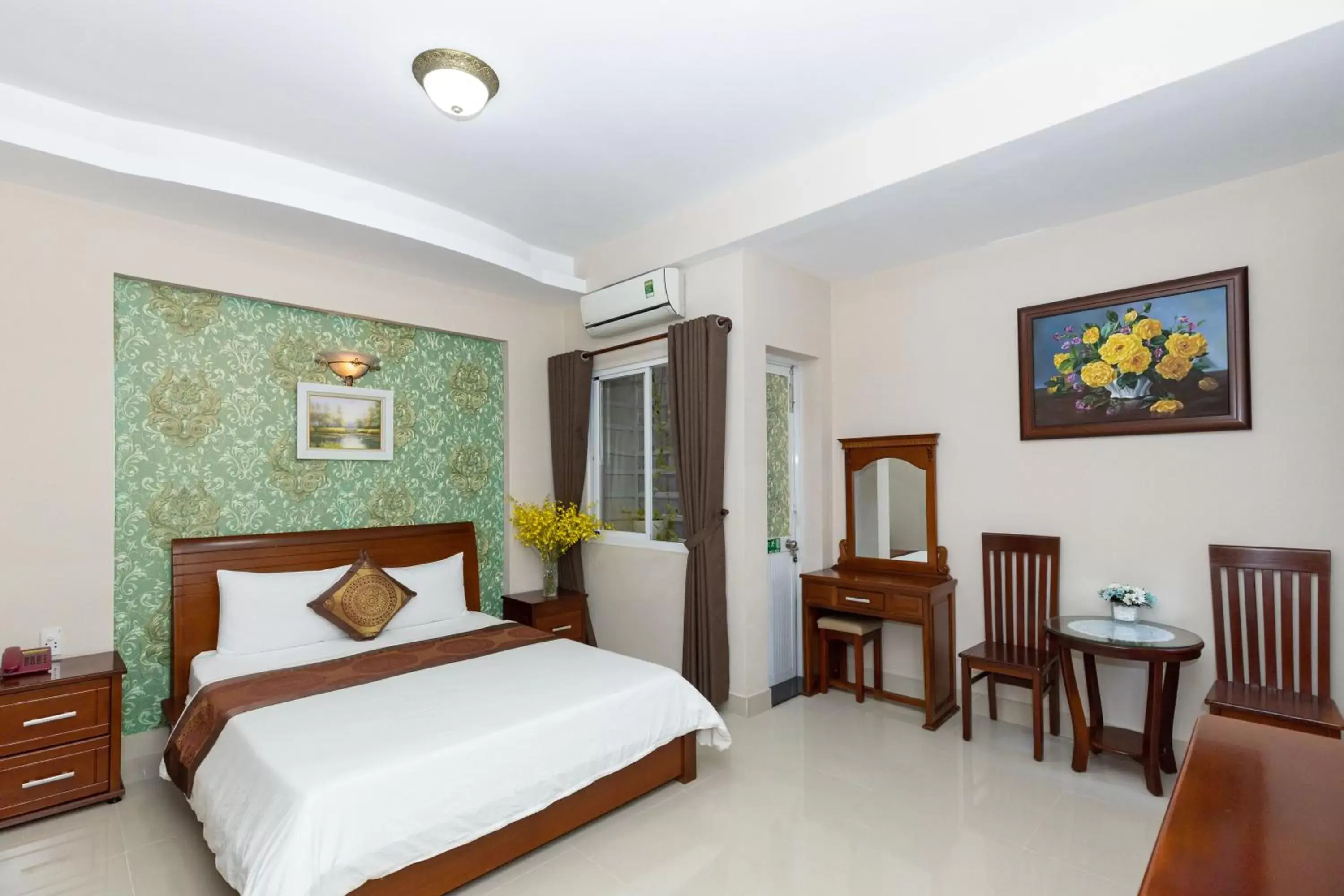 Bedroom, Bed in Queen Garden Hotel & Apartment