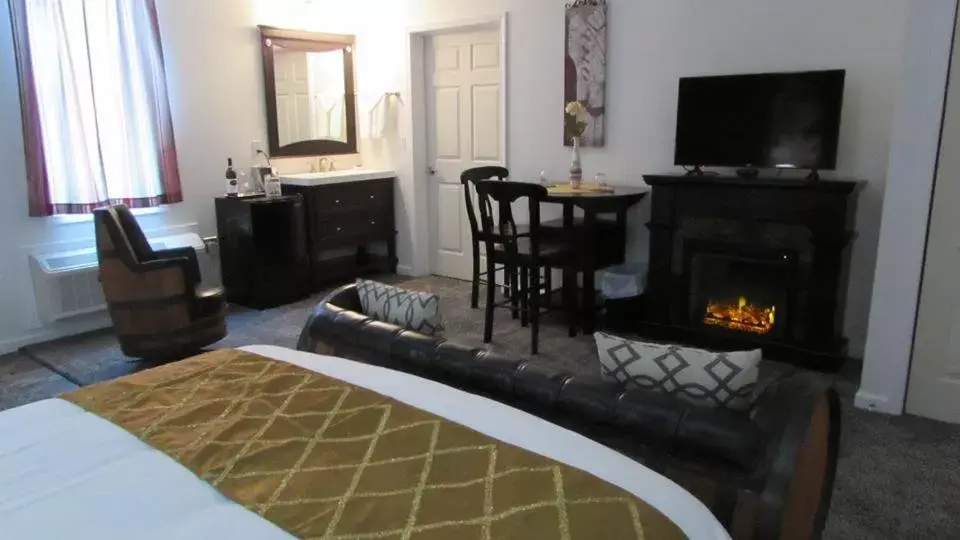 Deluxe Double Room in Deer Creek Winery at Brooks Estate Deluxe Double Room in Deer Creek Winery at Brooks Estate