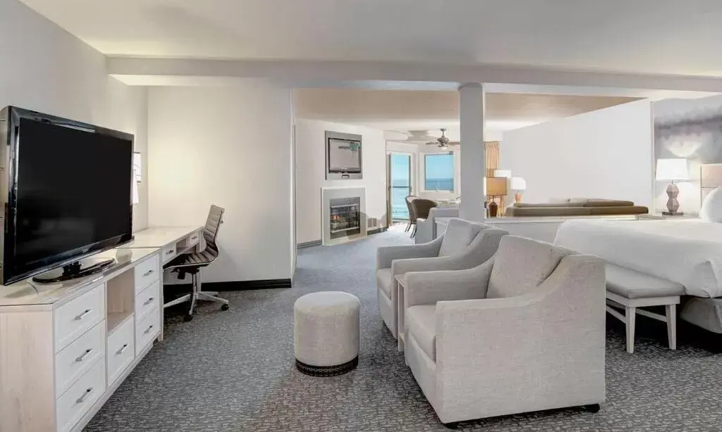 Admirals King Spa Kitchen Suite - No Pets Allowed in Hallmark Resort - Newport Admirals King Spa Kitchen Suite - No Pets Allowed in Hallmark Resort - Newport