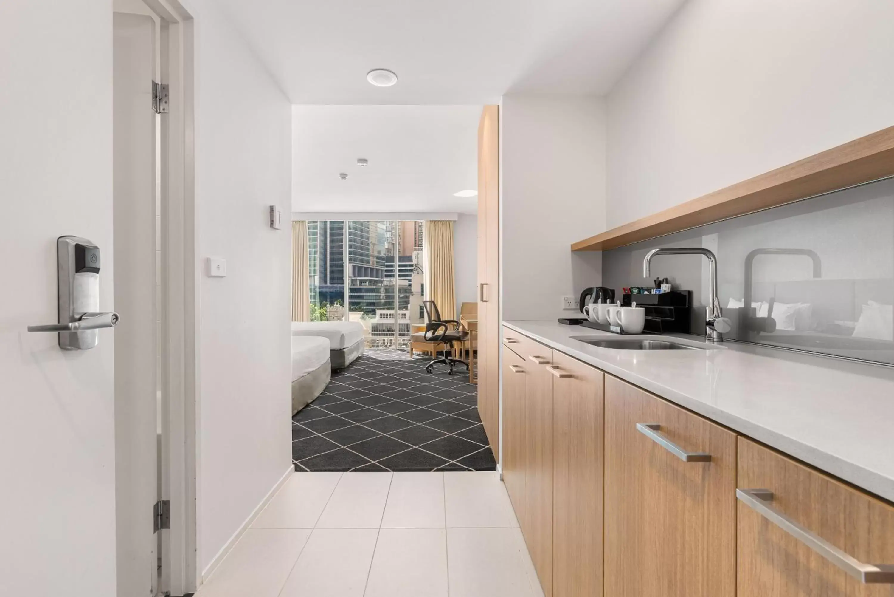 Photo of the whole room, Kitchen/Kitchenette in Holiday Inn Darling Harbour, an IHG Hotel