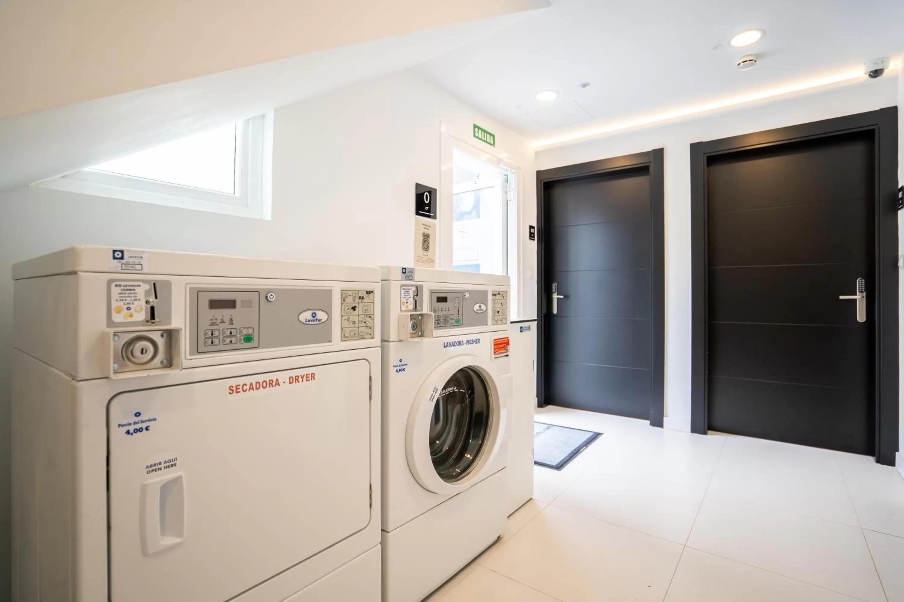 washing machine in abba Apartments Playa de Gros San Sebastián