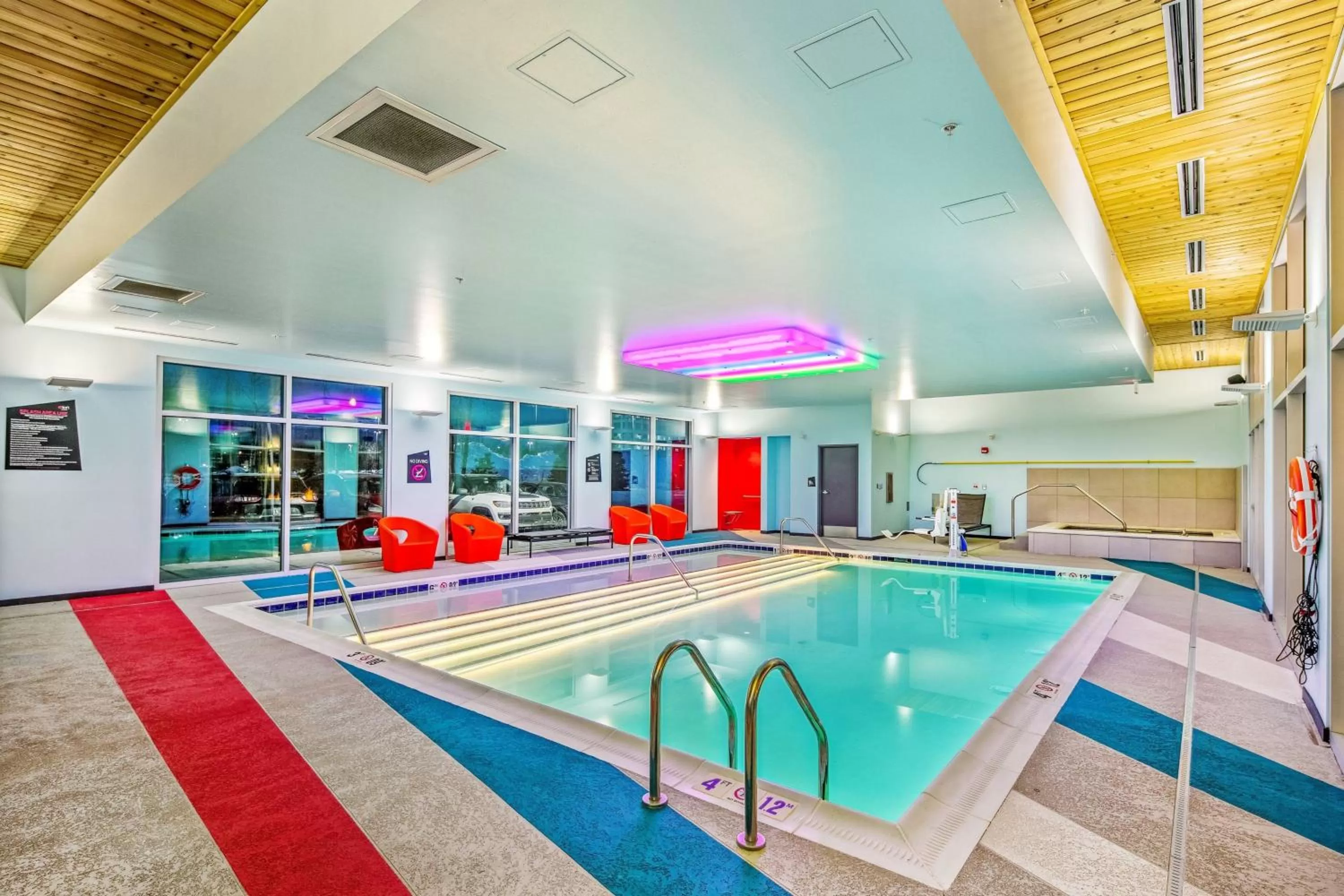 Swimming pool in Aloft Anchorage
