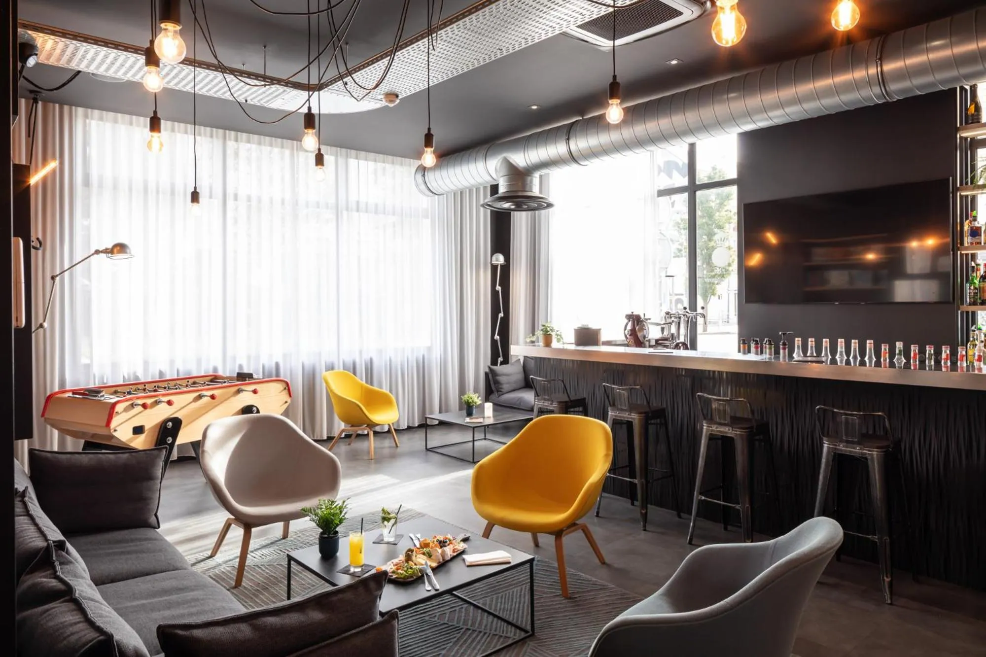 Seating area in Campanile Caen Centre Gare