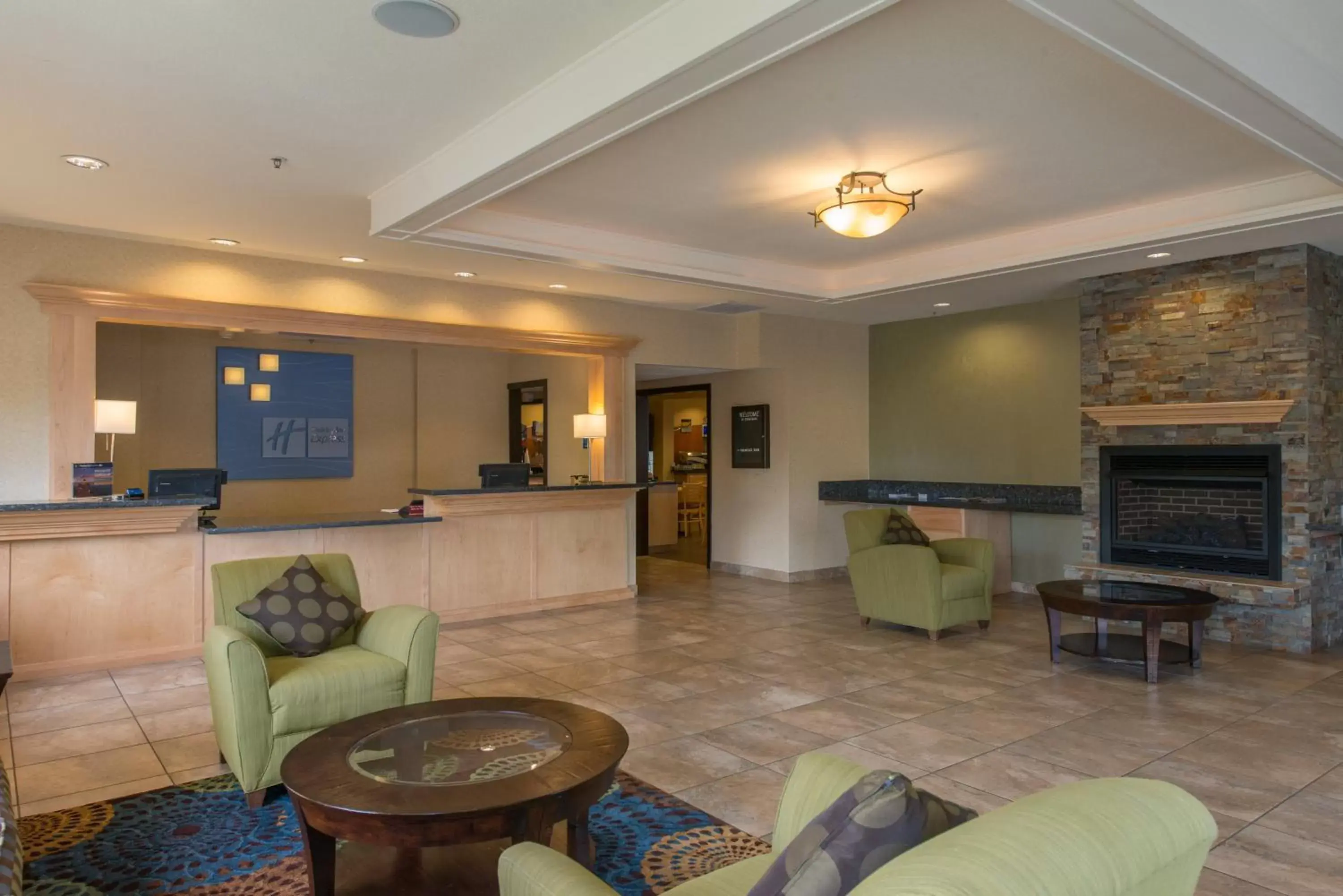 Property building, Lobby/Reception in Holiday Inn Express Portland East - Columbia Gorge, an IHG Hotel