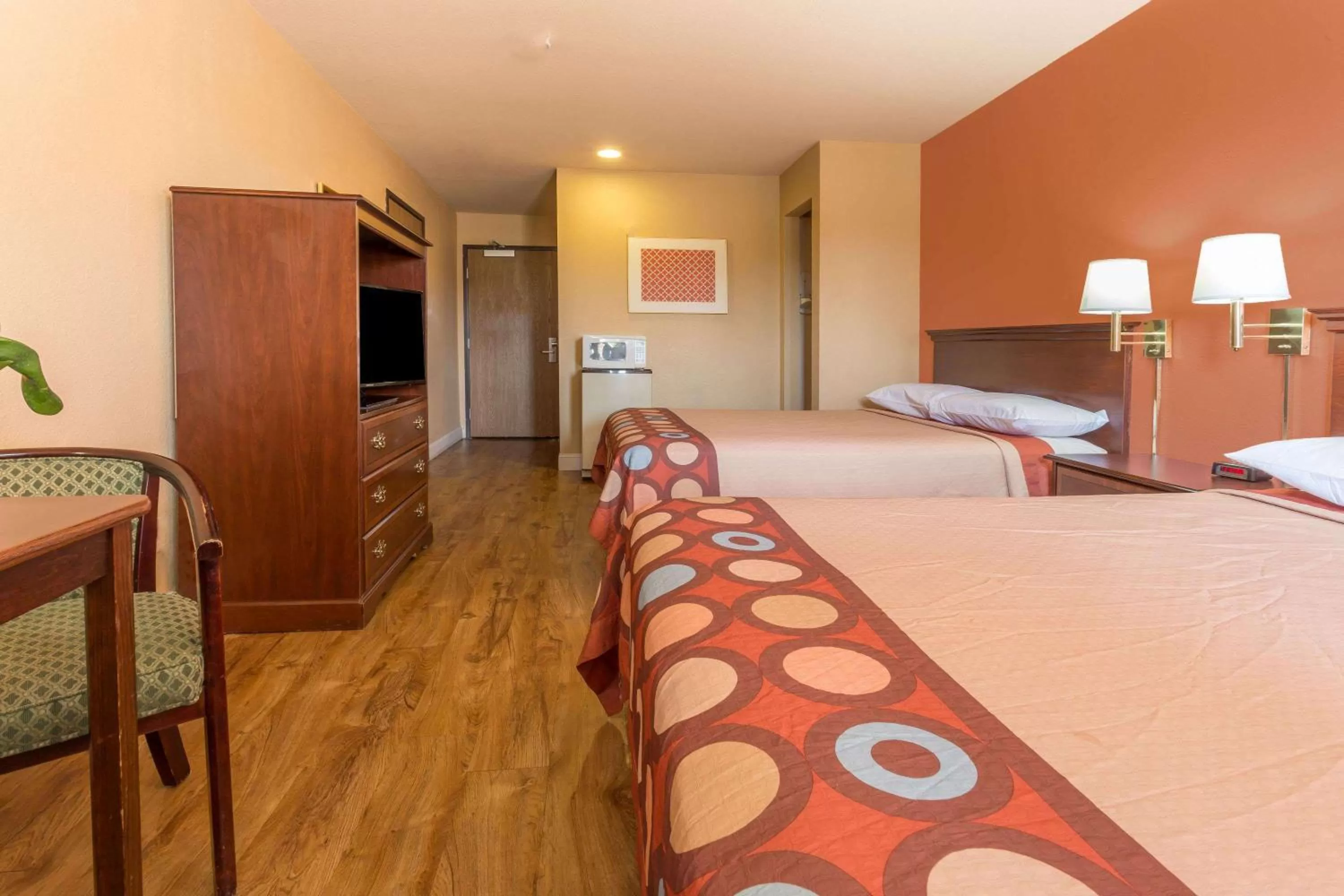 On site, Bed in Harvest Inn Dixon UC Davis