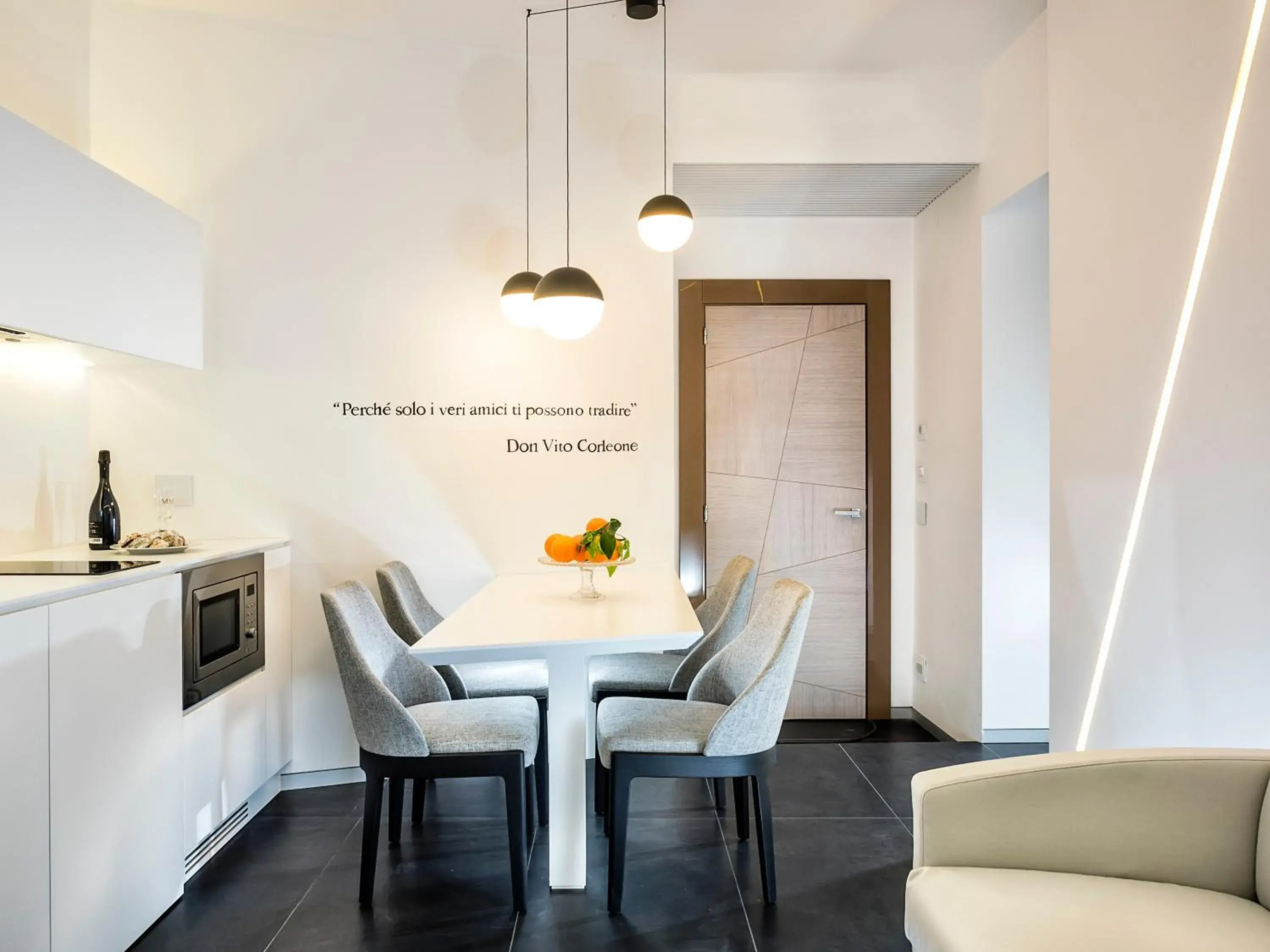 Kitchen or kitchenette, Dining Area in Duomo Suites & Spa