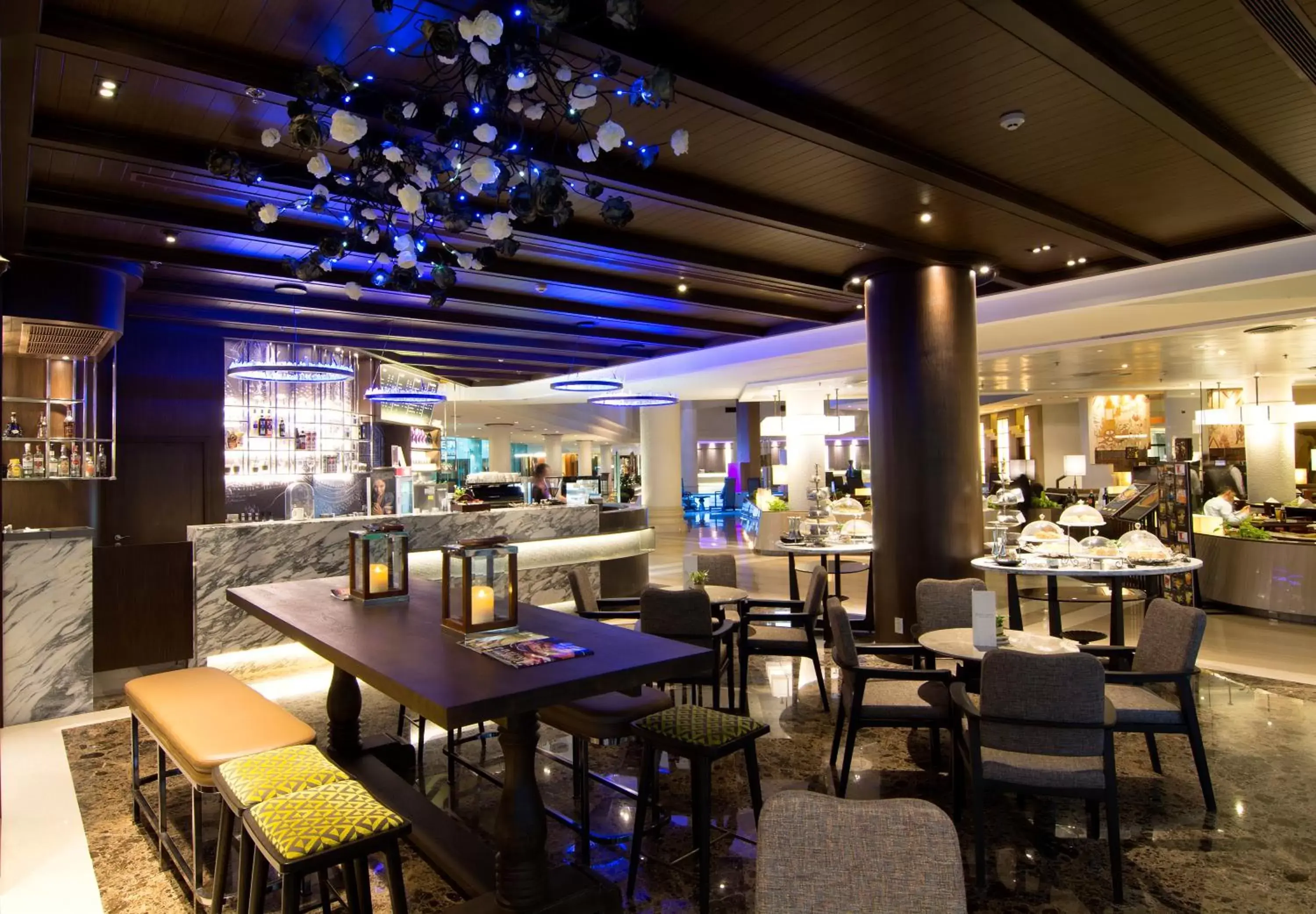 Lounge or bar, Restaurant/Places to Eat in Rama Gardens Hotel Bangkok - SHA Plus Certified